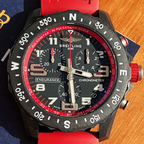 Breitling Avenger Carbon Chronograph Automatic 45mm 브라이틀링 어벤저 카본 크로노그래프 오토매틱 레드 45mm