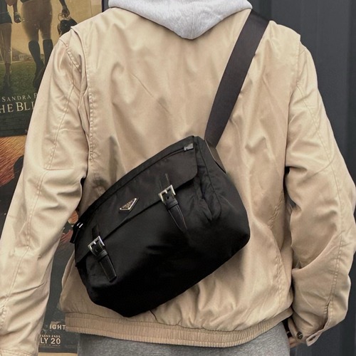 Prada Re-Nylon Messenger Shoulder Bag 1BD953 프라다 리나일론 메신저 숄더백 블랙 27cm