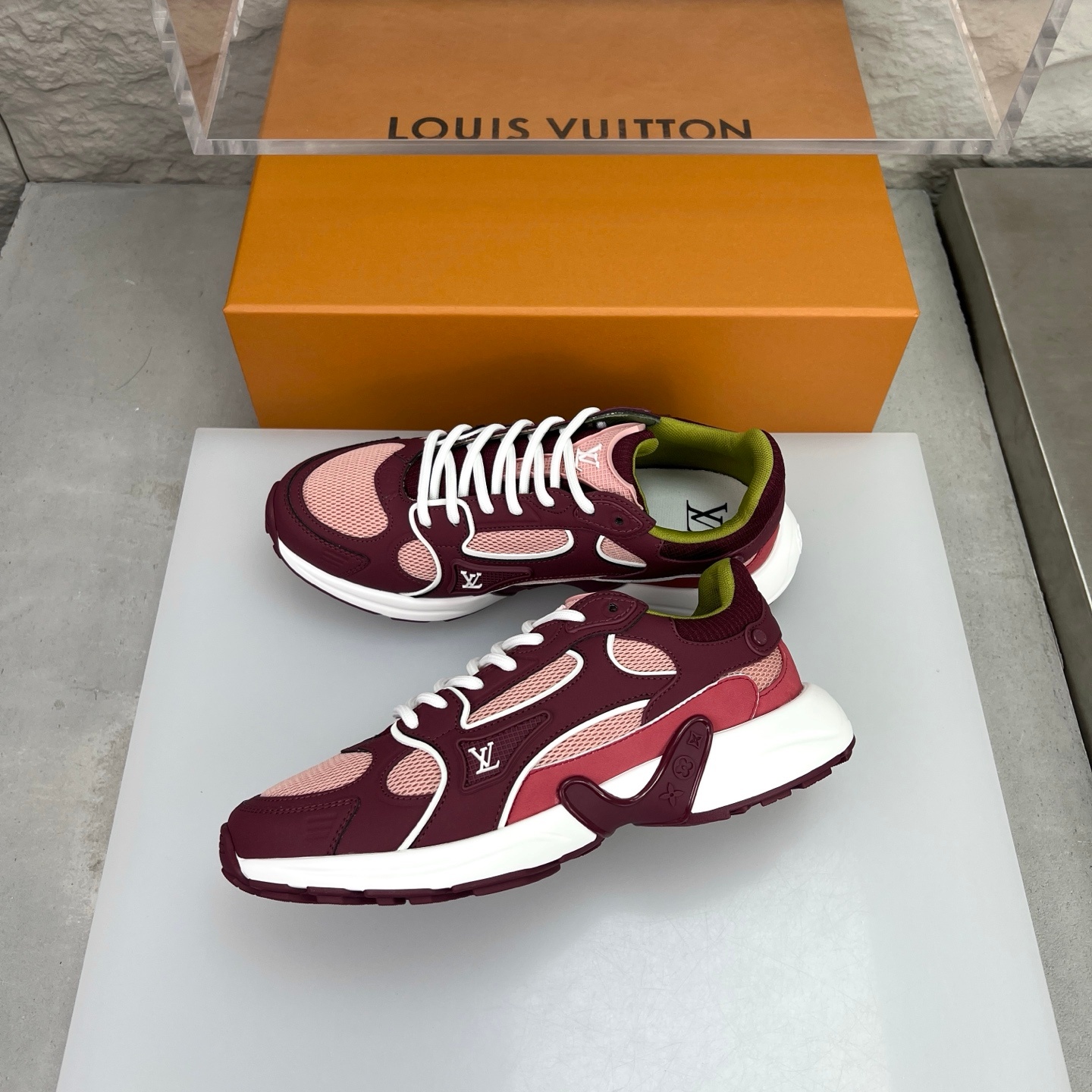 Louis Vuitton Olympia Round Toe Lace-up Low-top Sneakers 루이비통 올림피아 라운드 토 레이스업 로우탑 스니커즈 -9 4