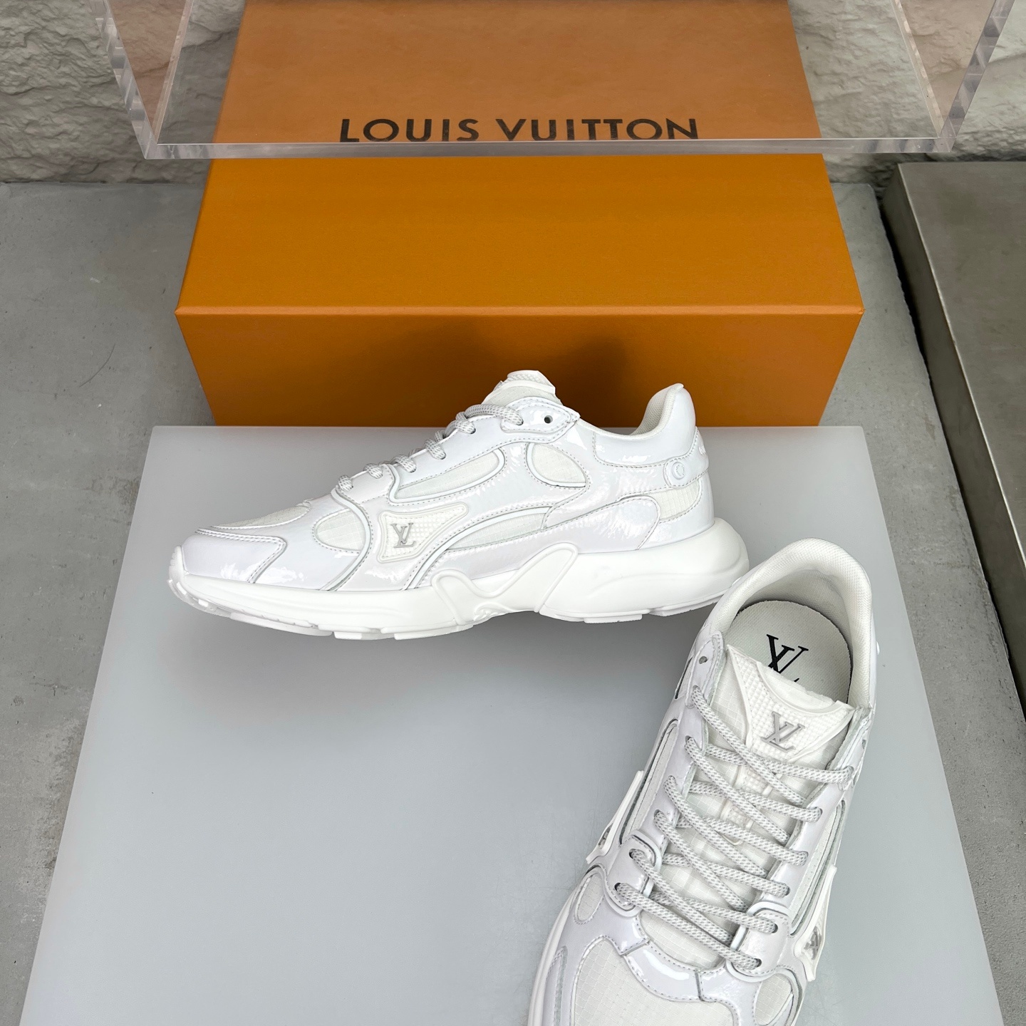 Louis Vuitton Olympia Round Toe Lace-up Low-top Sneakers 루이비통 올림피아 라운드 토 레이스업 로우탑 스니커즈 -9 5