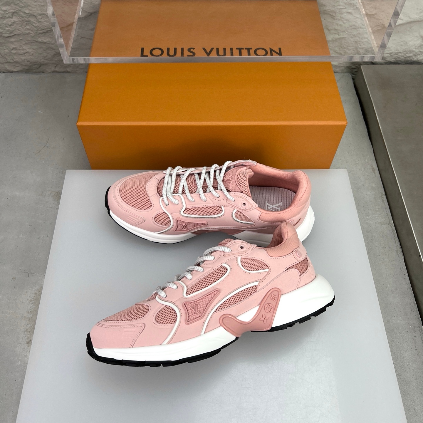 Louis Vuitton Olympia Round Toe Lace-up Low-top Sneakers 루이비통 올림피아 라운드 토 레이스업 로우탑 스니커즈 -9 4