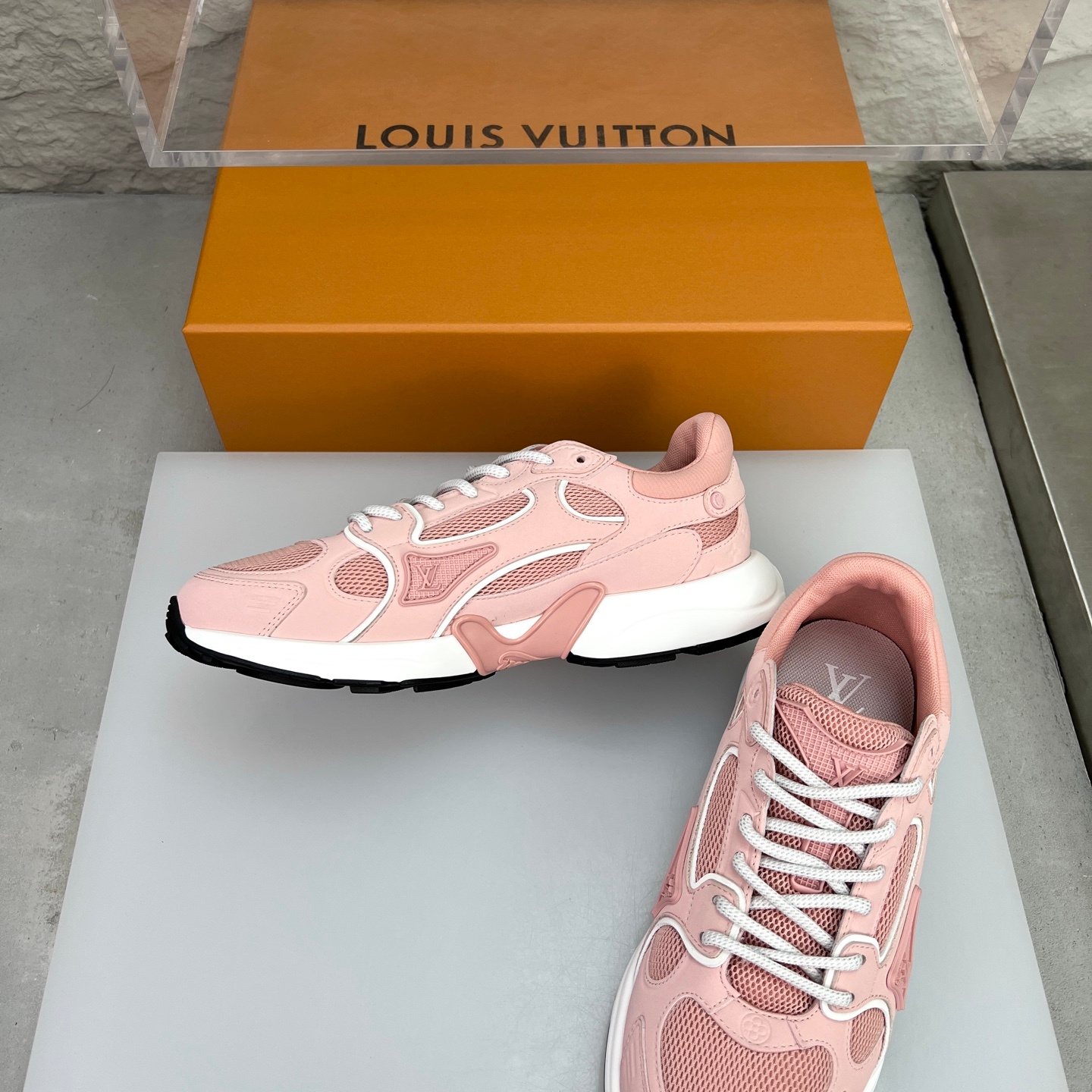 Louis Vuitton Olympia Round Toe Lace-up Low-top Sneakers 루이비통 올림피아 라운드 토 레이스업 로우탑 스니커즈 -9 5