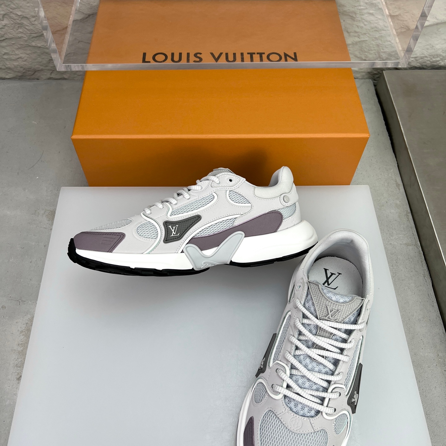 Louis Vuitton Olympia Round Toe Lace-up Low-top Sneakers 루이비통 올림피아 라운드 토 레이스업 로우탑 스니커즈 -9 5