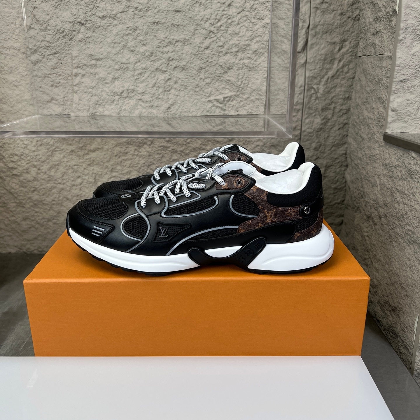 Louis Vuitton Olympia Round Toe Lace-up Low-top Sneakers 루이비통 올림피아 라운드 토 레이스업 로우탑 스니커즈 -9 1