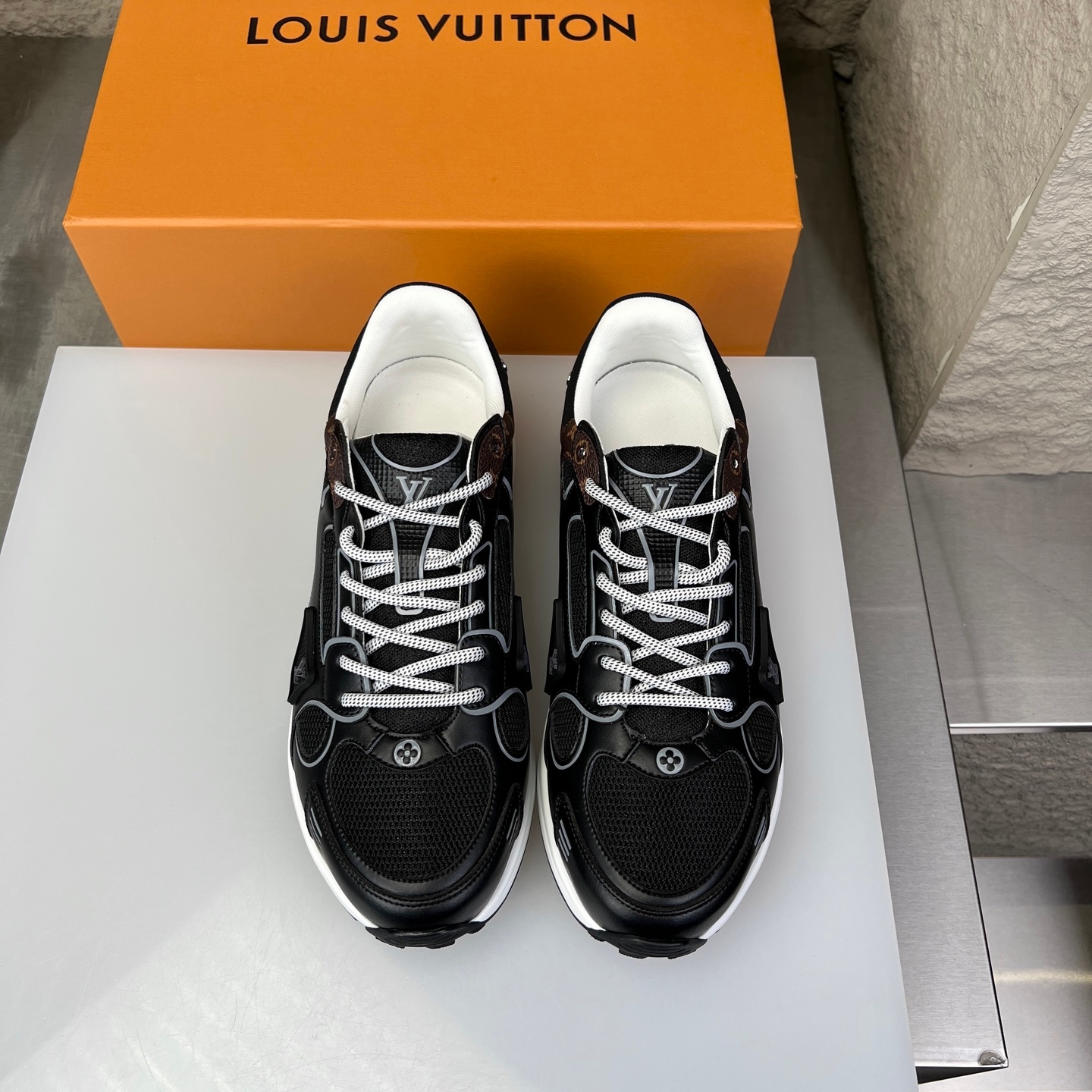 Louis Vuitton Olympia Round Toe Lace-up Low-top Sneakers 루이비통 올림피아 라운드 토 레이스업 로우탑 스니커즈 -9 3