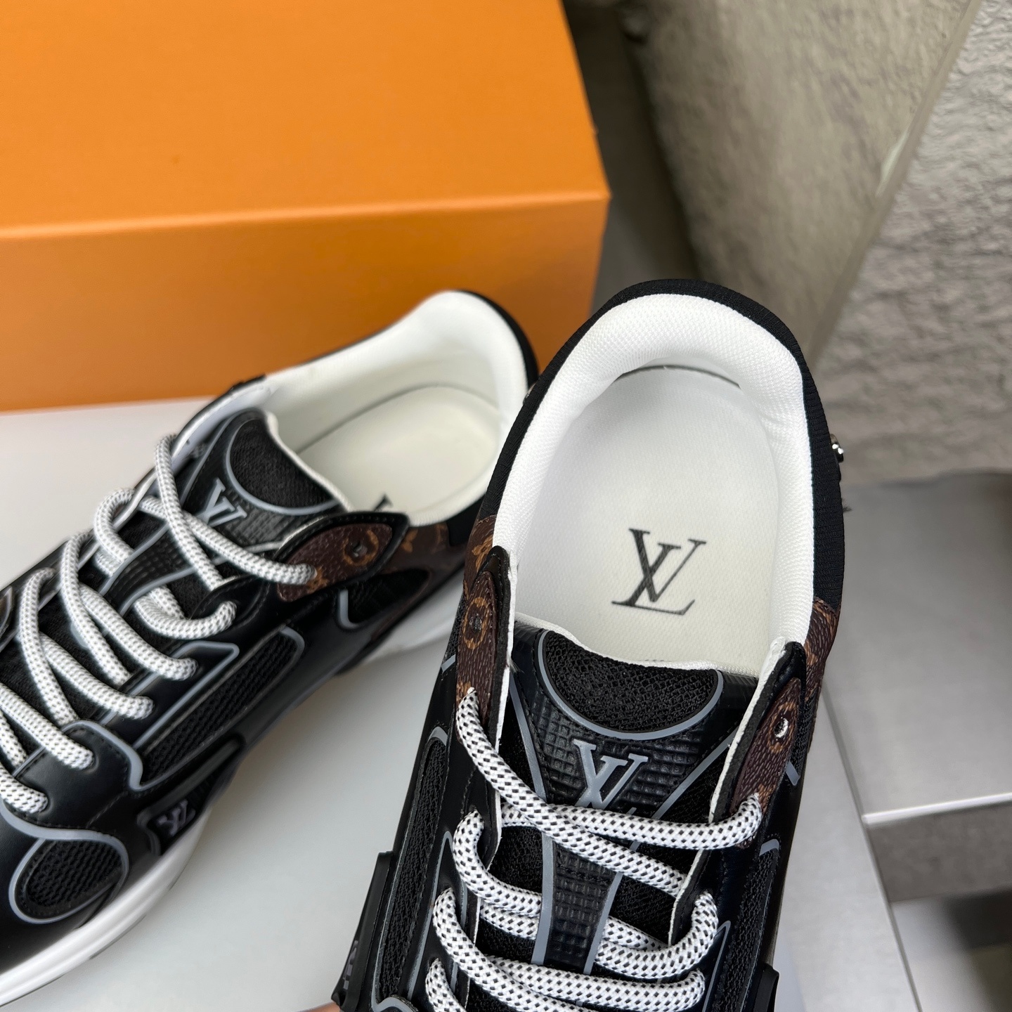 Louis Vuitton Olympia Round Toe Lace-up Low-top Sneakers 루이비통 올림피아 라운드 토 레이스업 로우탑 스니커즈 -9 7