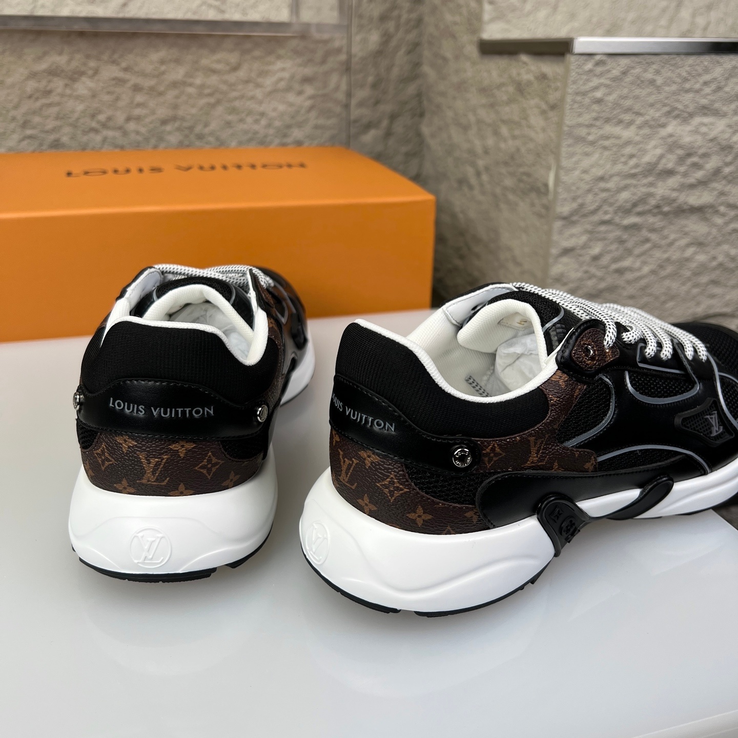 Louis Vuitton Olympia Round Toe Lace-up Low-top Sneakers 루이비통 올림피아 라운드 토 레이스업 로우탑 스니커즈 -9 8