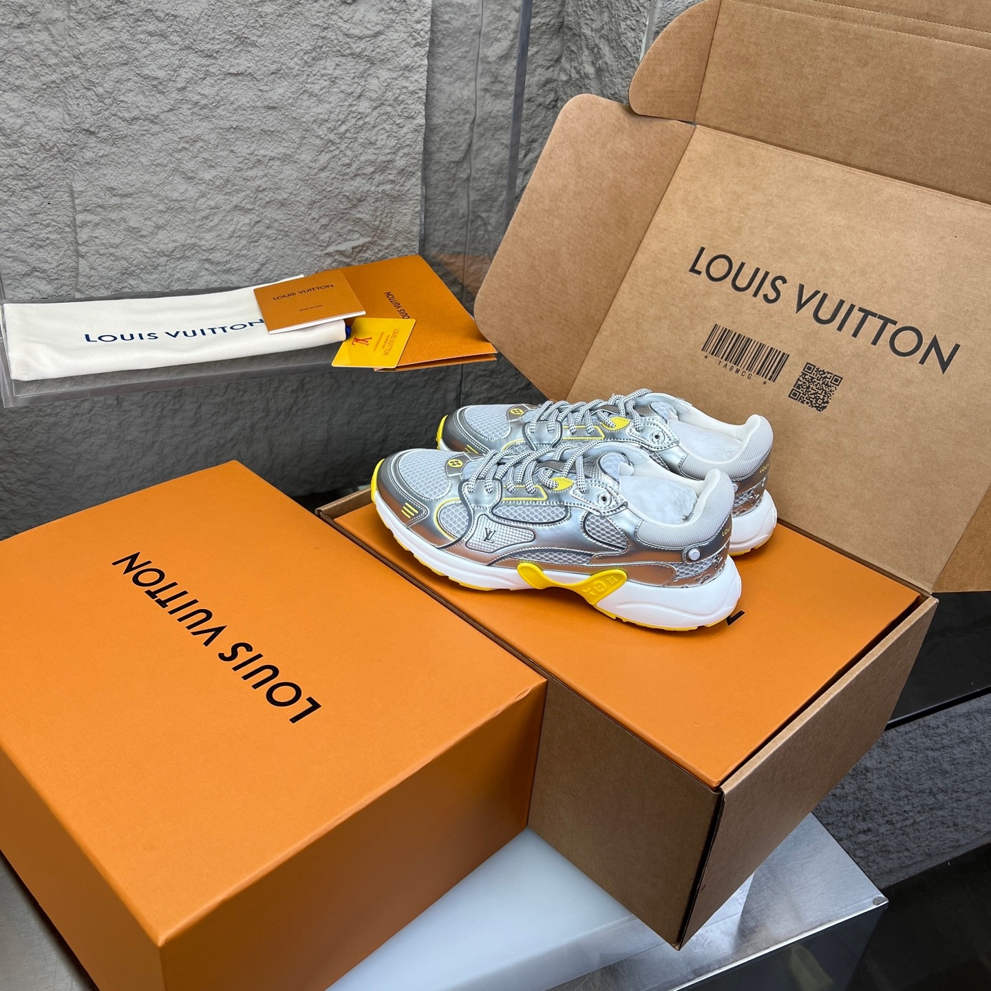 Louis Vuitton Olympia Round Toe Lace-up Low-top Sneakers 루이비통 올림피아 라운드 토 레이스업 로우탑 스니커즈 -9 2