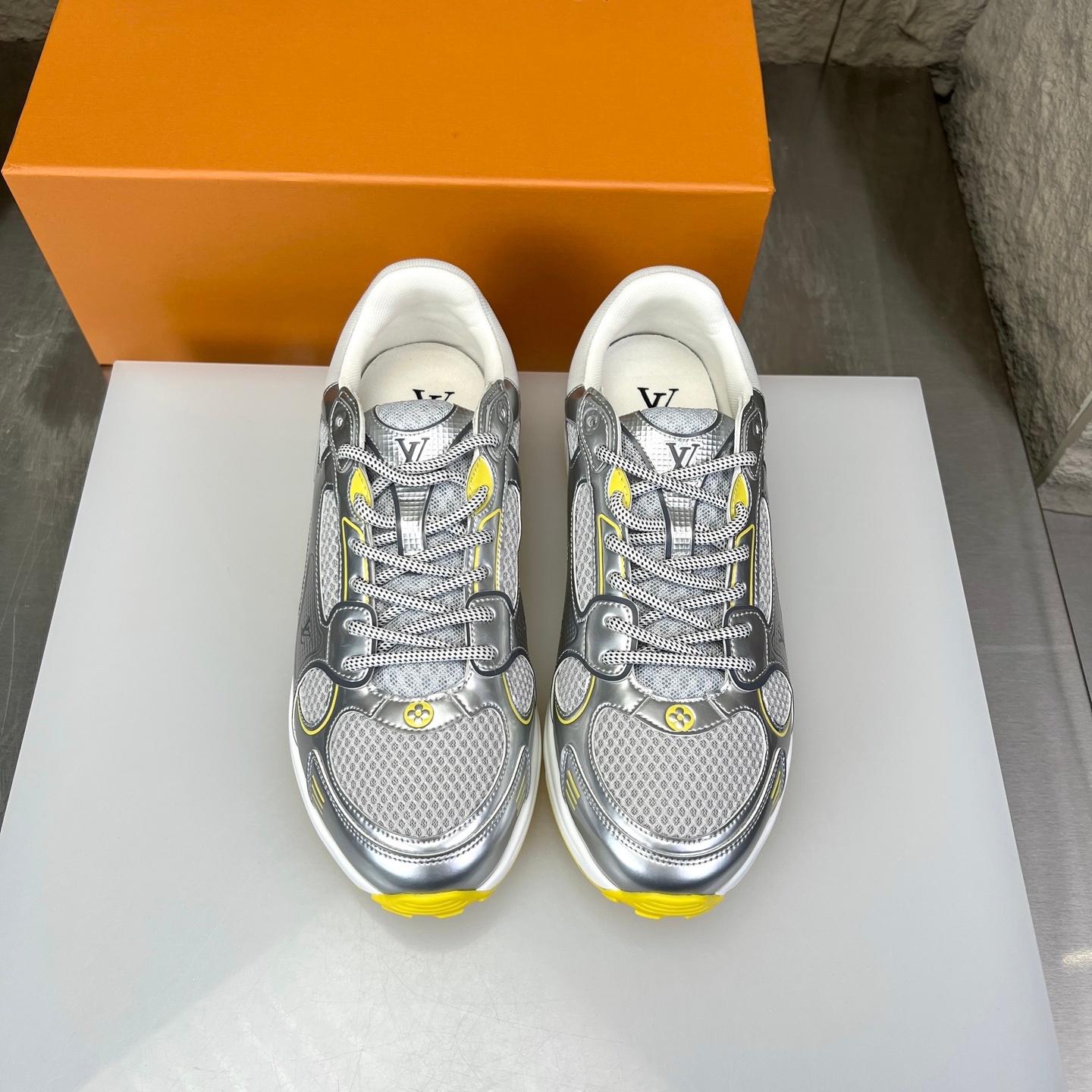 Louis Vuitton Olympia Round Toe Lace-up Low-top Sneakers 루이비통 올림피아 라운드 토 레이스업 로우탑 스니커즈 -9 3