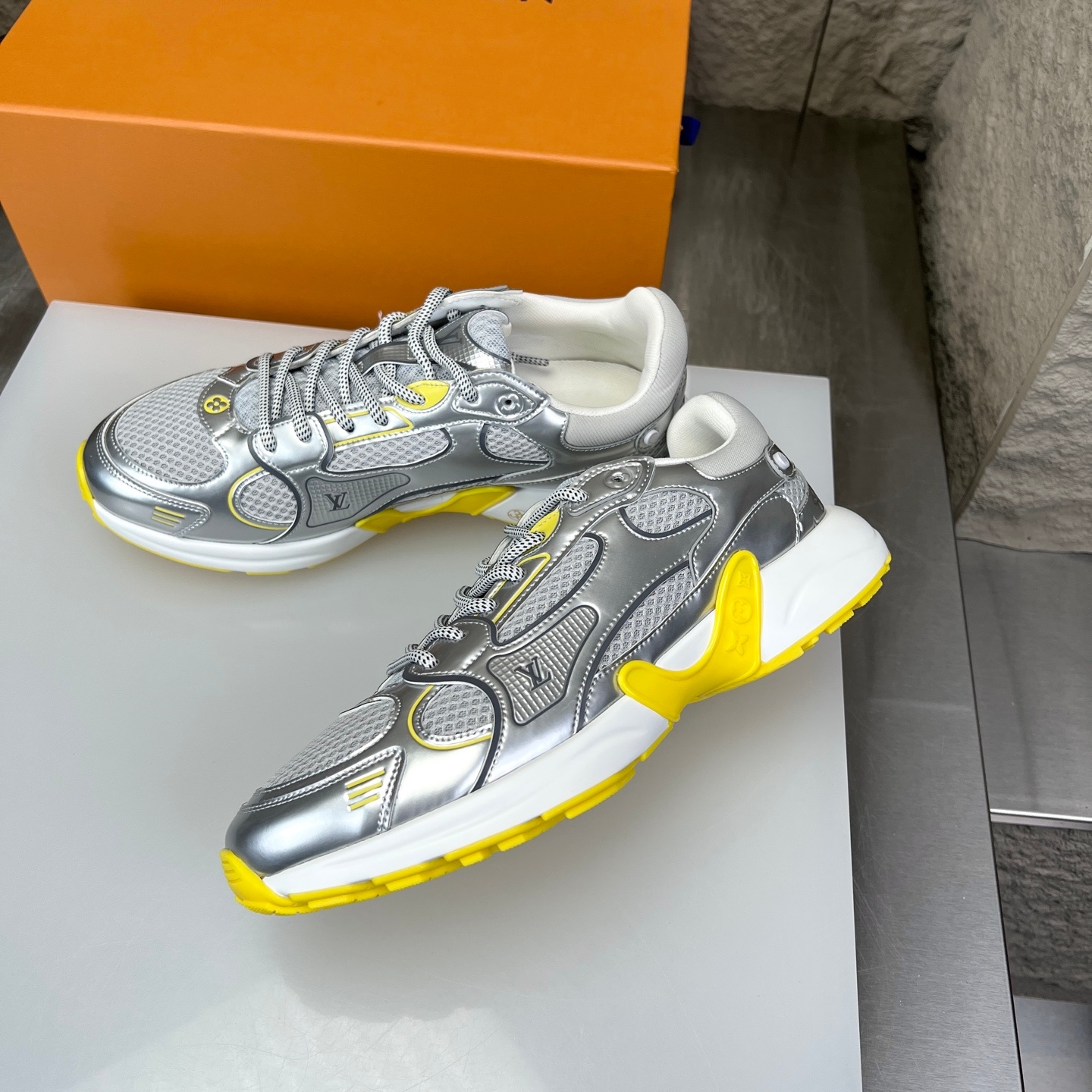 Louis Vuitton Olympia Round Toe Lace-up Low-top Sneakers 루이비통 올림피아 라운드 토 레이스업 로우탑 스니커즈 -9 4