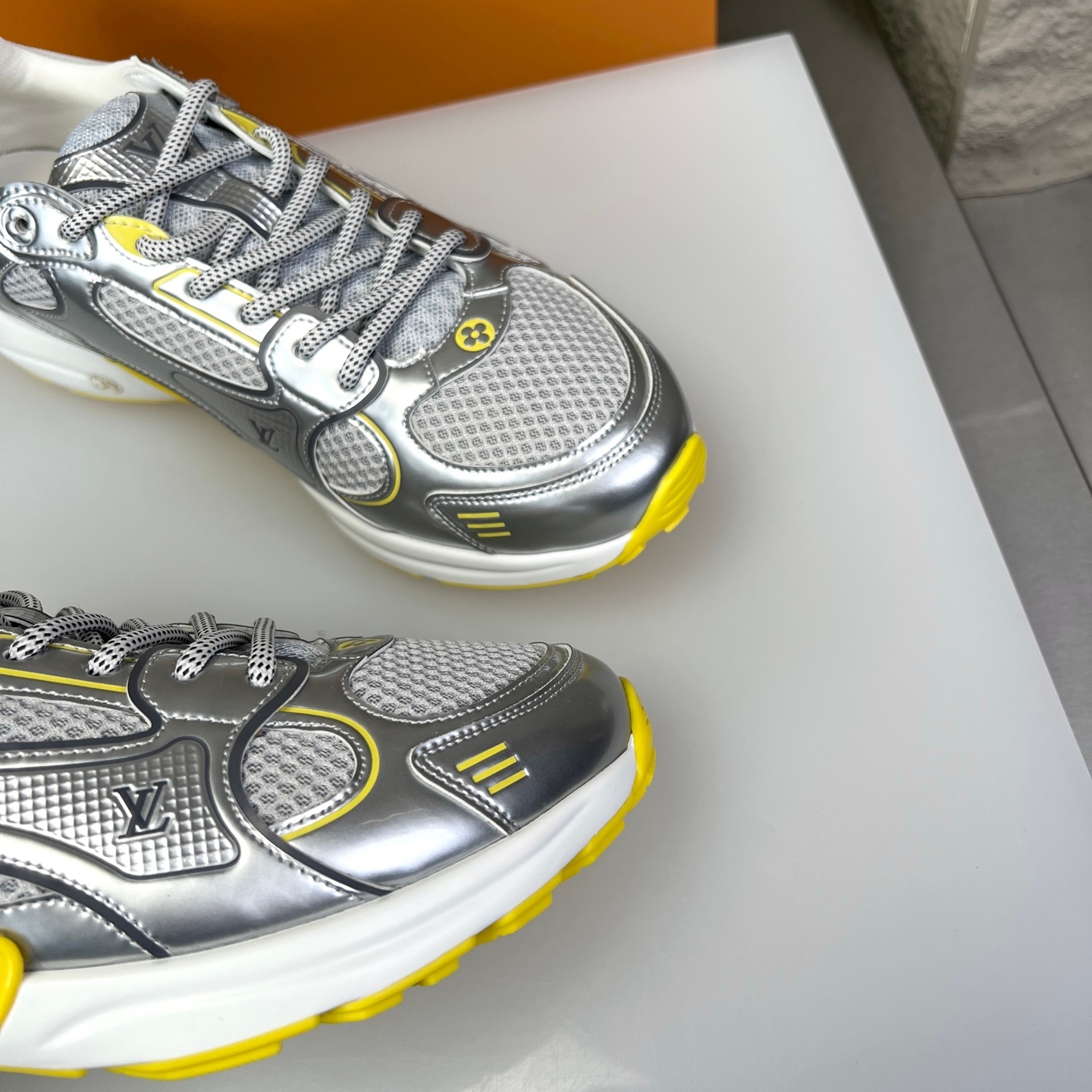 Louis Vuitton Olympia Round Toe Lace-up Low-top Sneakers 루이비통 올림피아 라운드 토 레이스업 로우탑 스니커즈 -9 6