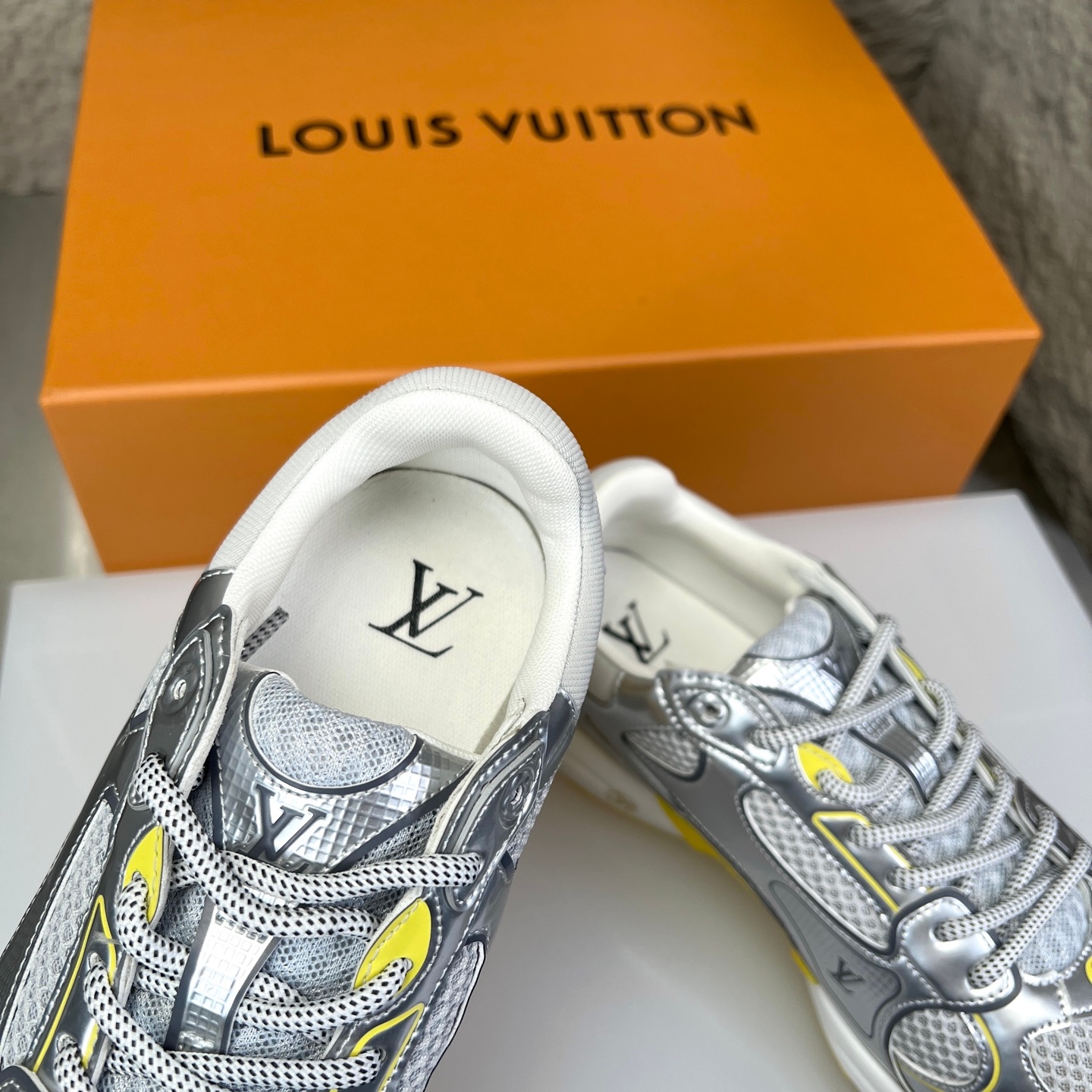 Louis Vuitton Olympia Round Toe Lace-up Low-top Sneakers 루이비통 올림피아 라운드 토 레이스업 로우탑 스니커즈 -9 7