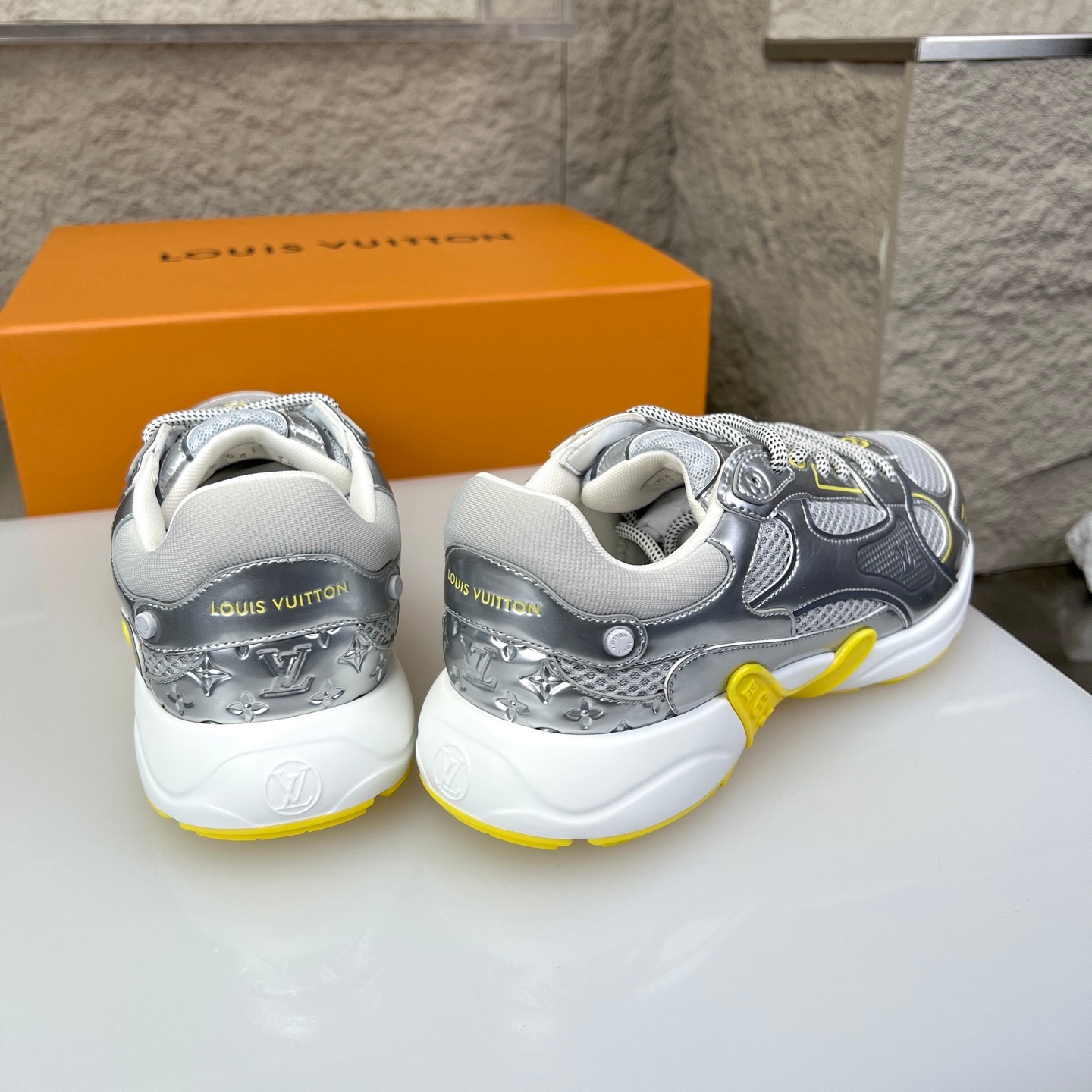 Louis Vuitton Olympia Round Toe Lace-up Low-top Sneakers 루이비통 올림피아 라운드 토 레이스업 로우탑 스니커즈 -9 8