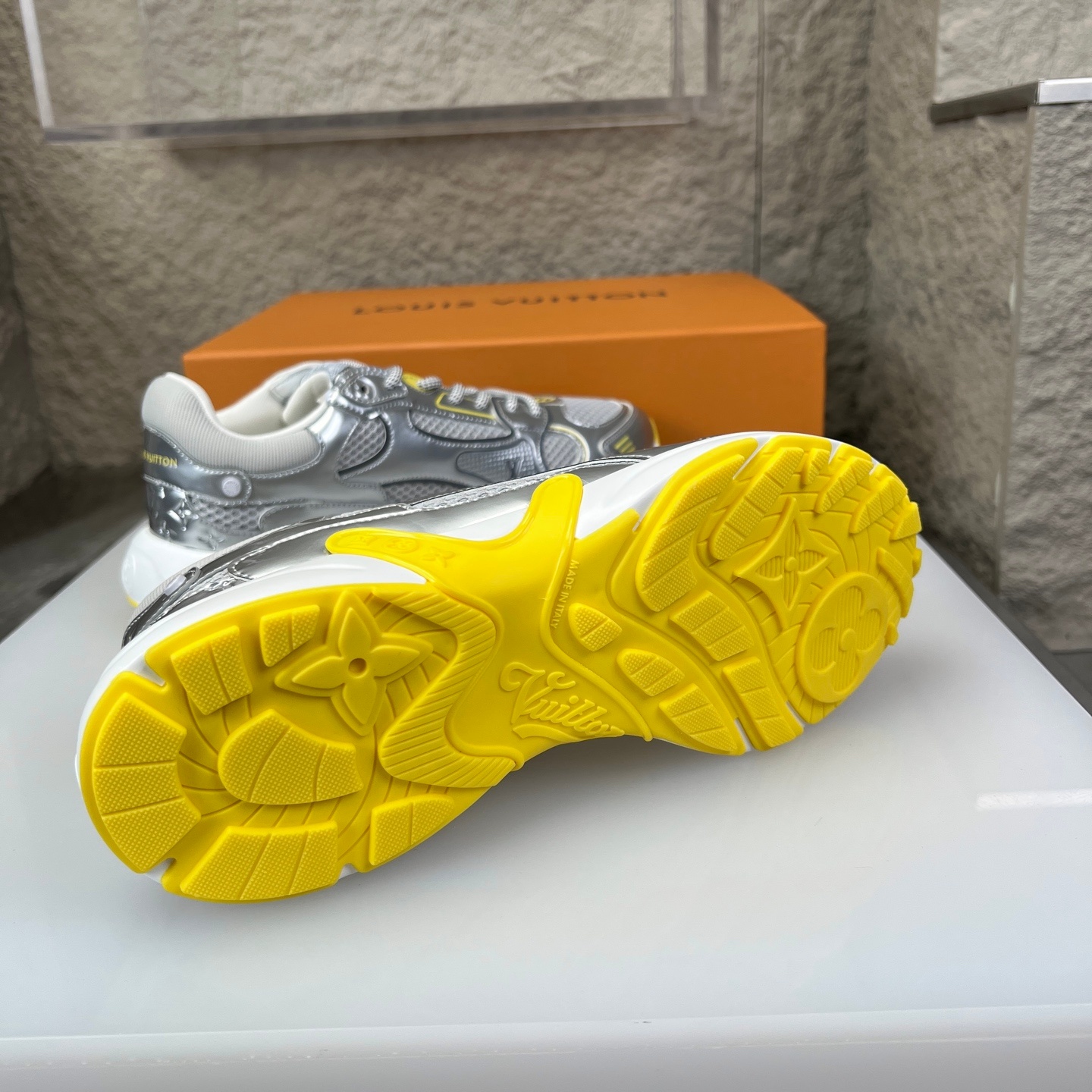 Louis Vuitton Olympia Round Toe Lace-up Low-top Sneakers 루이비통 올림피아 라운드 토 레이스업 로우탑 스니커즈 -9 9