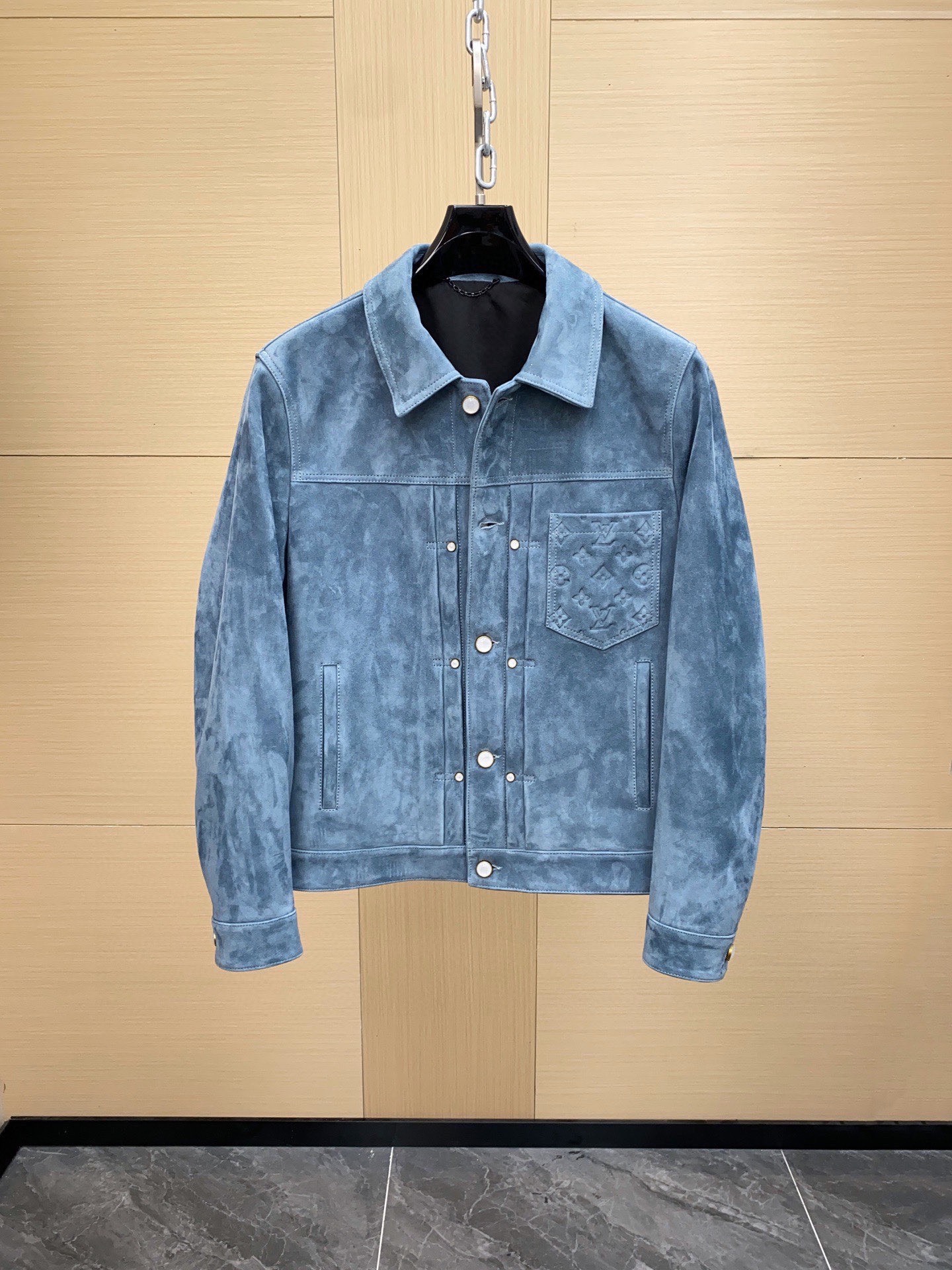 Louis Vuitton Type II Monogram Embossed Suede Calfskin Jacket 루이비통 타입 투 모노그램 엠보싱 스웨이드 카프스킨 재킷 5