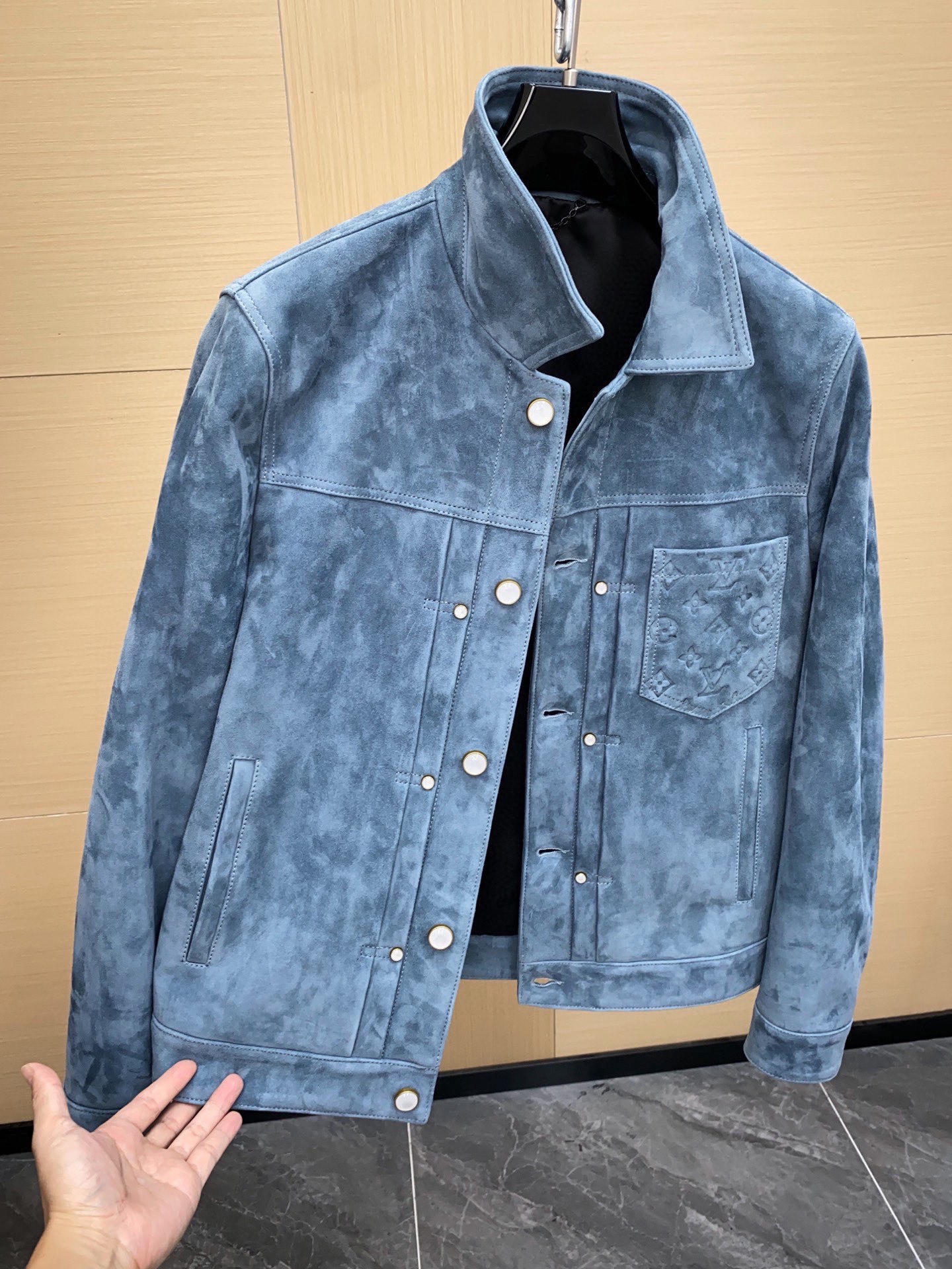 Louis Vuitton Type II Monogram Embossed Suede Calfskin Jacket 루이비통 타입 투 모노그램 엠보싱 스웨이드 카프스킨 재킷 7