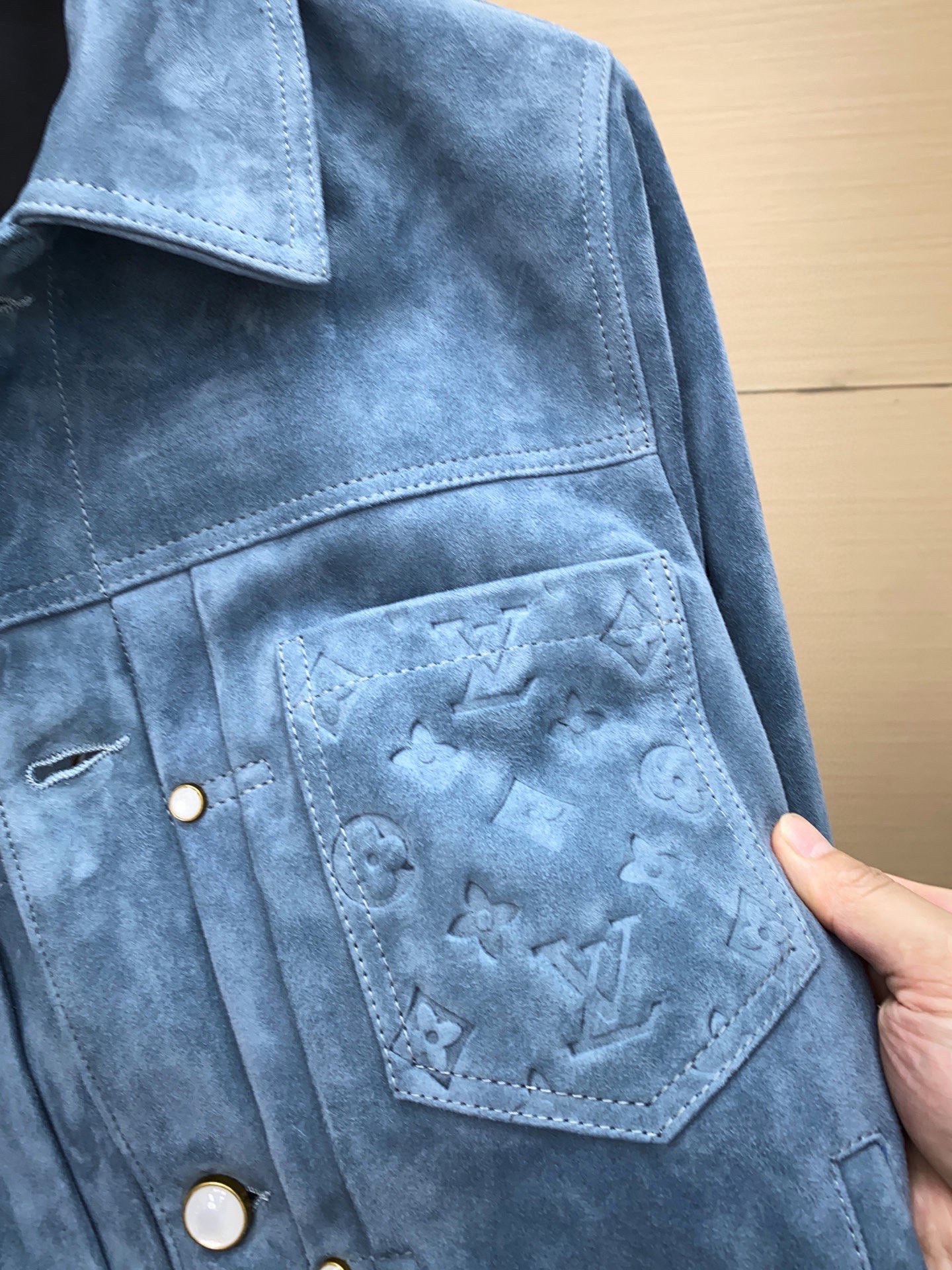 Louis Vuitton Type II Monogram Embossed Suede Calfskin Jacket 루이비통 타입 투 모노그램 엠보싱 스웨이드 카프스킨 재킷 10