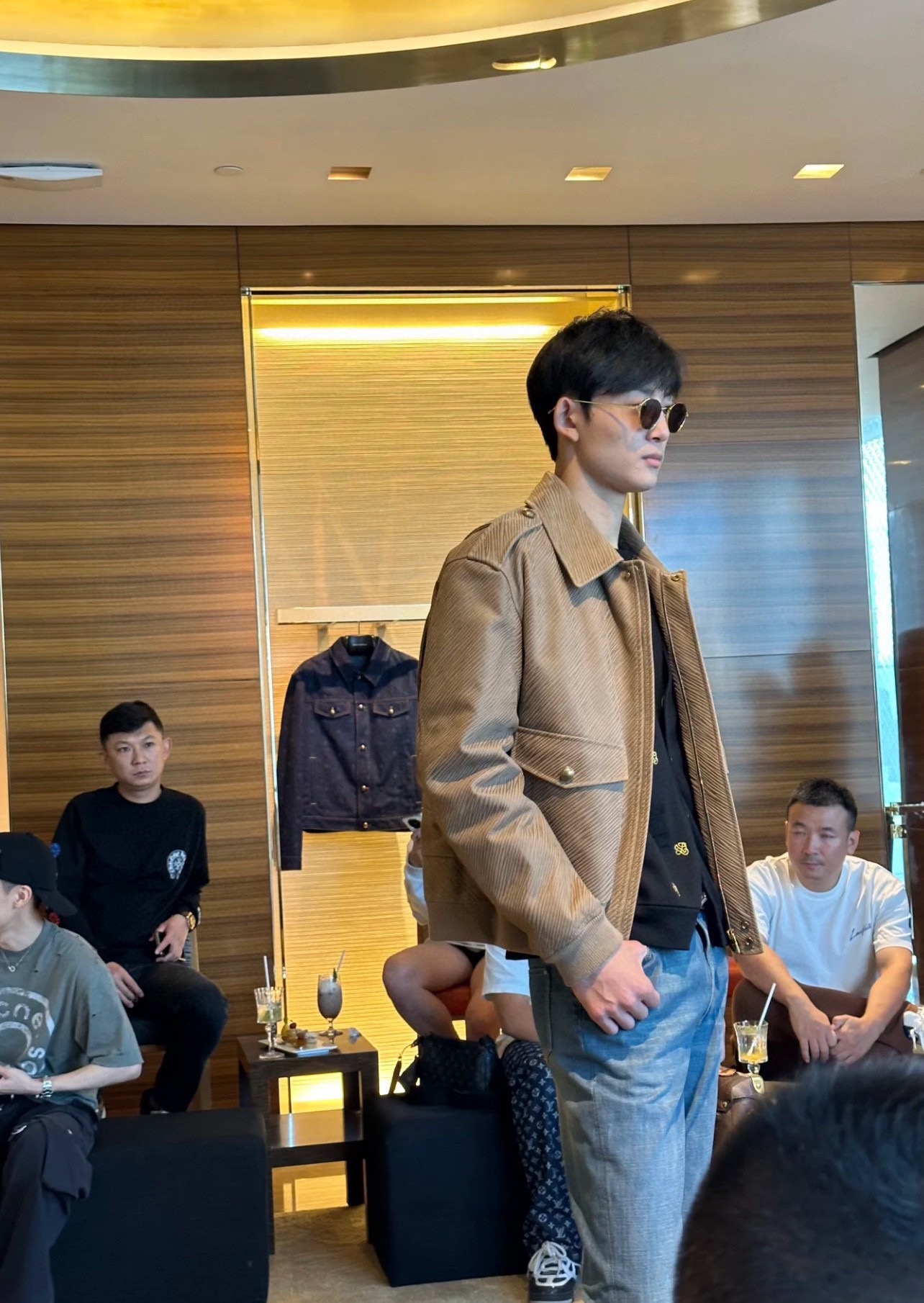 Louis Vuitton XL Epi Monogram Calfskin Leather Flight Bomber Jacket 루이비통 XL 에피 모노그램 송아지 가죽 플라이트 봄버 재킷 4