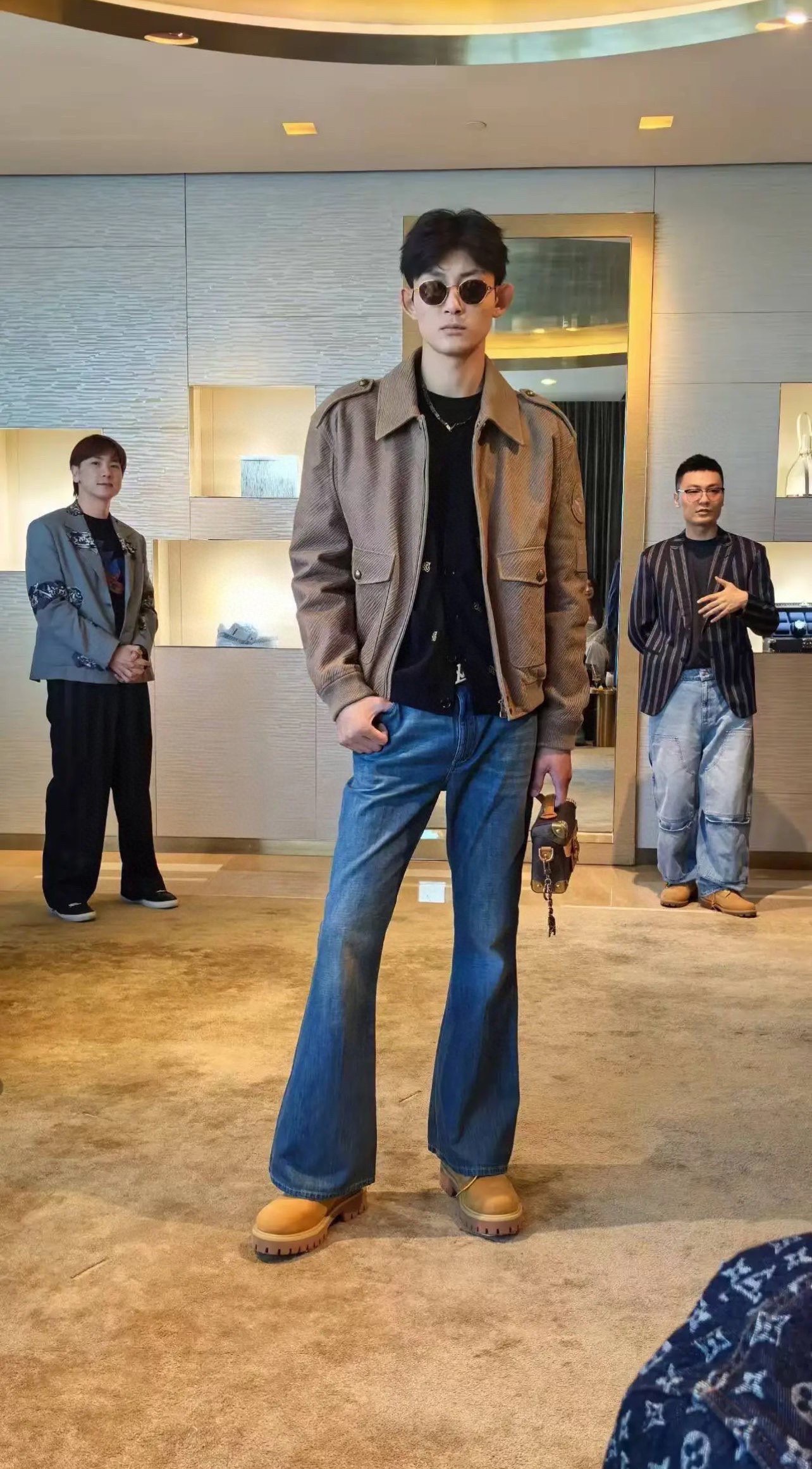 Louis Vuitton XL Epi Monogram Calfskin Leather Flight Bomber Jacket 루이비통 XL 에피 모노그램 송아지 가죽 플라이트 봄버 재킷 5