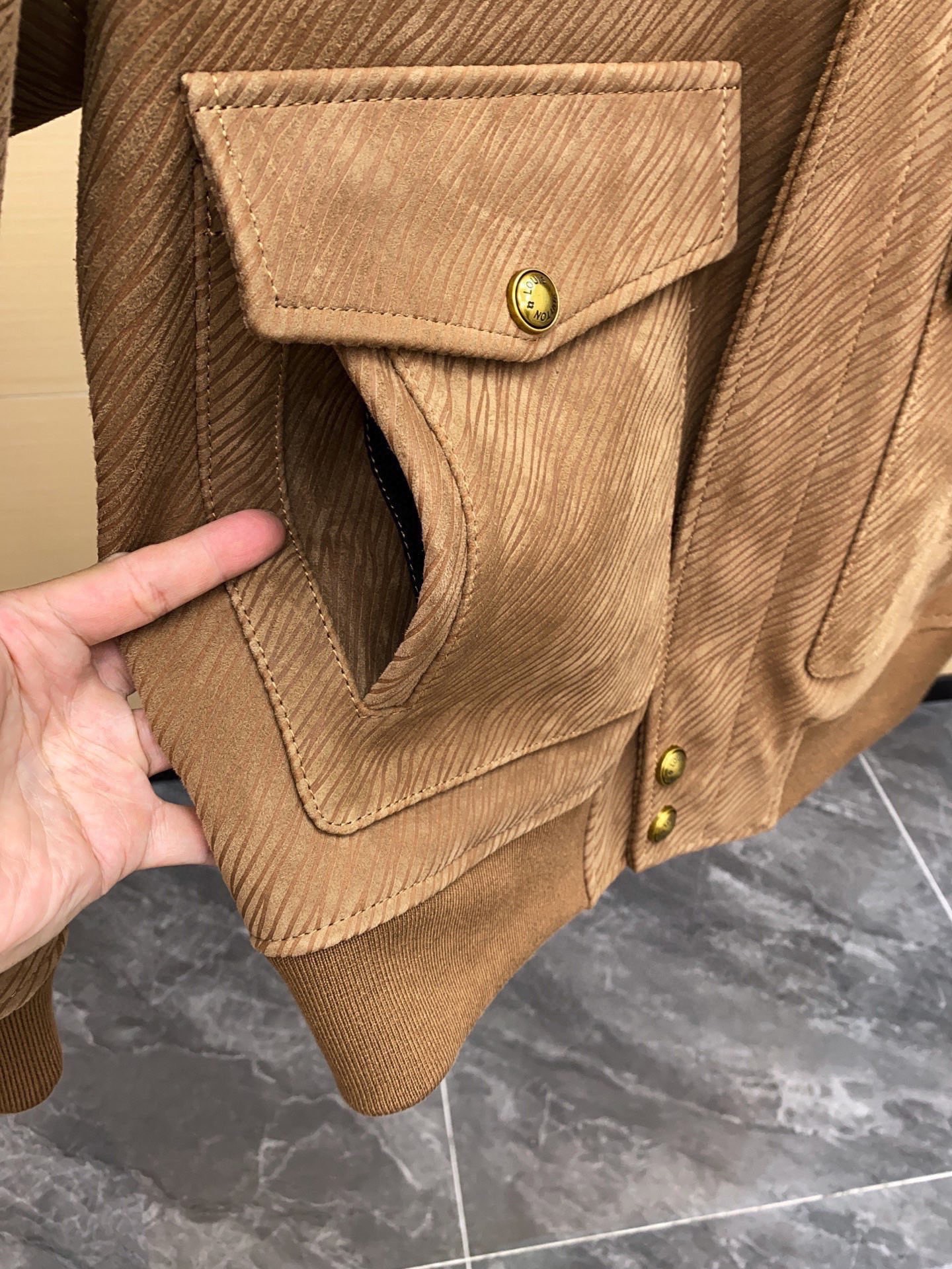 Louis Vuitton XL Epi Monogram Calfskin Leather Flight Bomber Jacket 루이비통 XL 에피 모노그램 송아지 가죽 플라이트 봄버 재킷 15