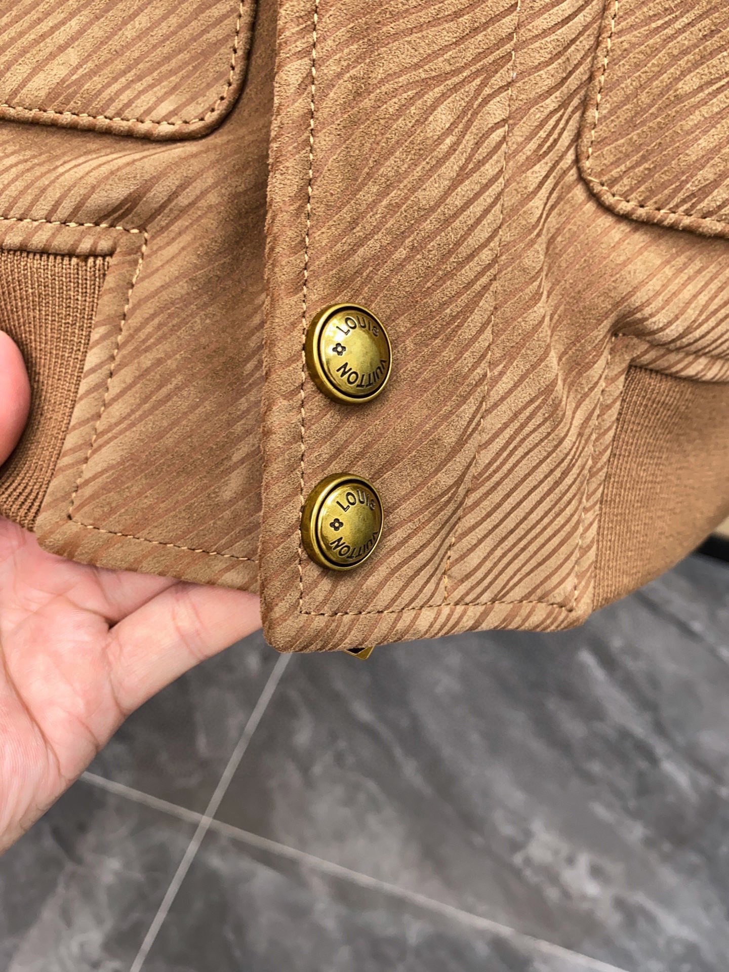 Louis Vuitton XL Epi Monogram Calfskin Leather Flight Bomber Jacket 루이비통 XL 에피 모노그램 송아지 가죽 플라이트 봄버 재킷 16