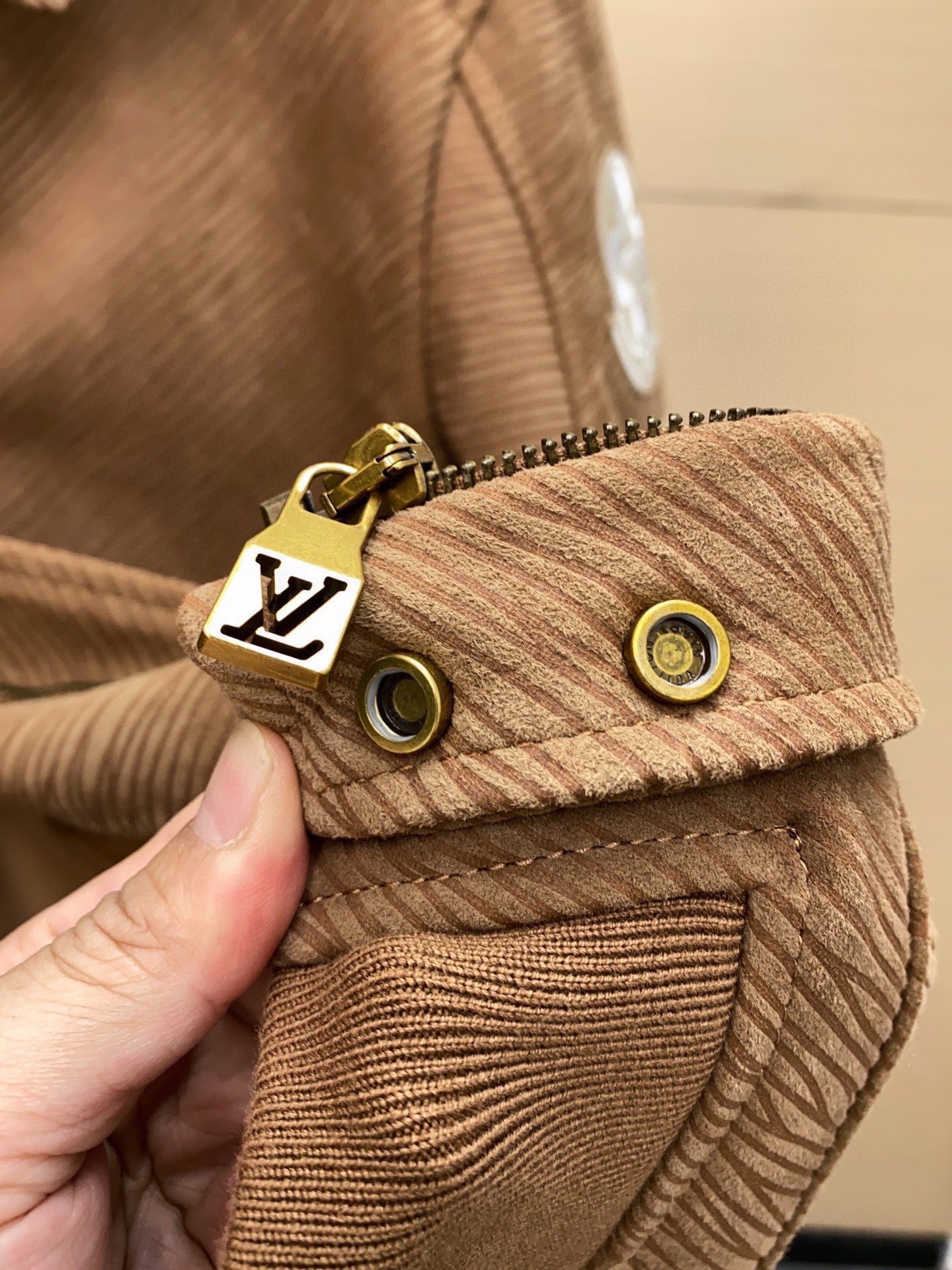 Louis Vuitton XL Epi Monogram Calfskin Leather Flight Bomber Jacket 루이비통 XL 에피 모노그램 송아지 가죽 플라이트 봄버 재킷 18