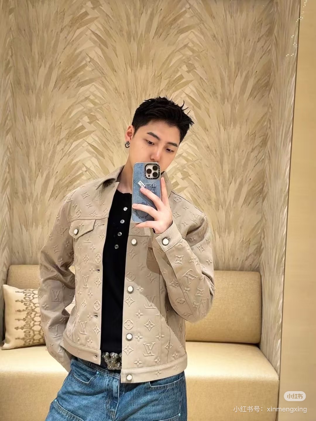 LV Monogram Embossed Leather Jacket 루이비통 모노그램 엠보싱 레더 재킷 3