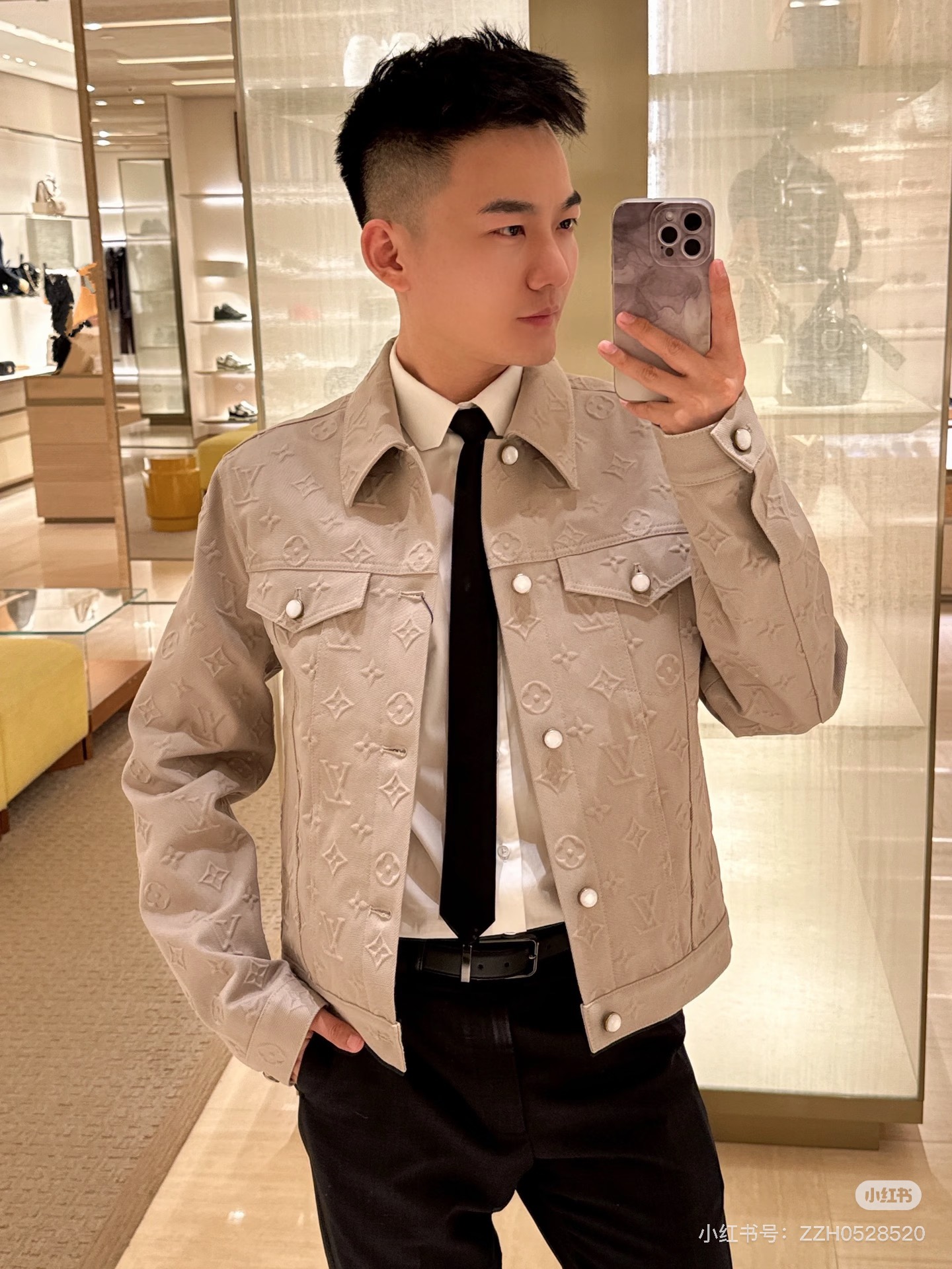 LV Monogram Embossed Leather Jacket 루이비통 모노그램 엠보싱 레더 재킷 4