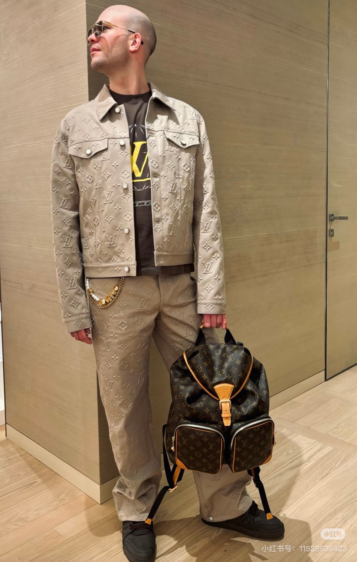 LV Monogram Embossed Leather Jacket 루이비통 모노그램 엠보싱 레더 재킷 5