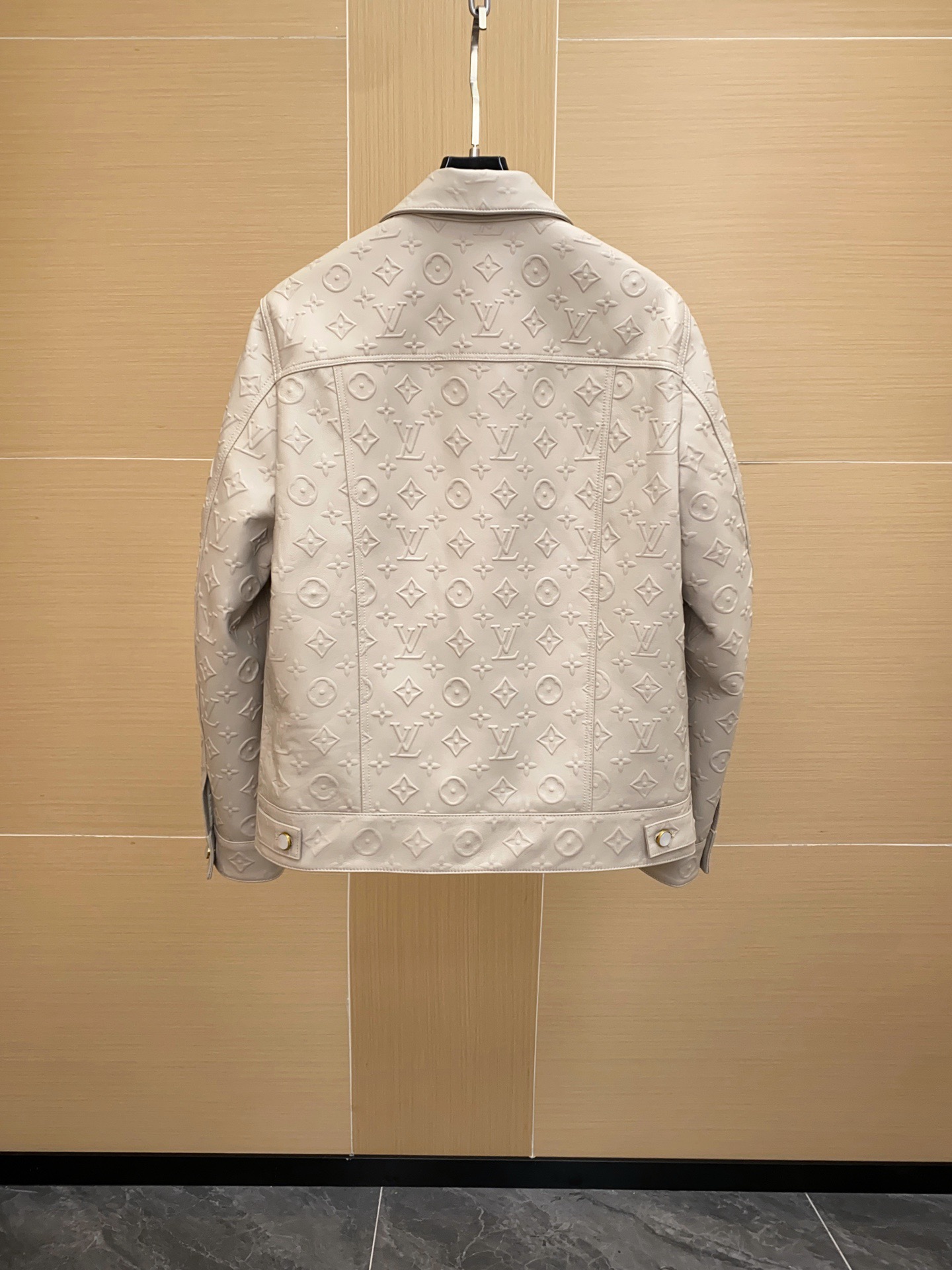 LV Monogram Embossed Leather Jacket 루이비통 모노그램 엠보싱 레더 재킷 8