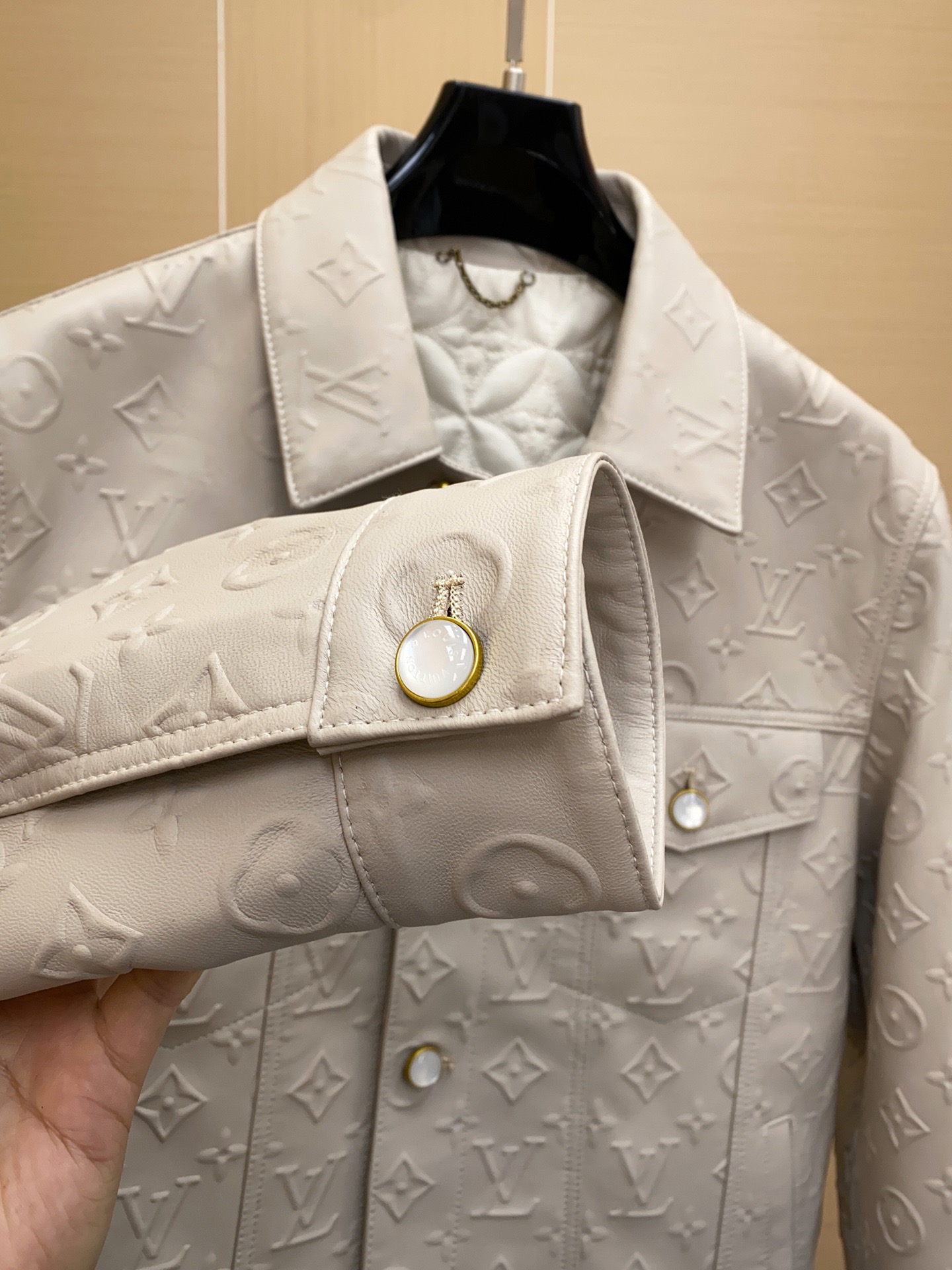 LV Monogram Embossed Leather Jacket 루이비통 모노그램 엠보싱 레더 재킷 11