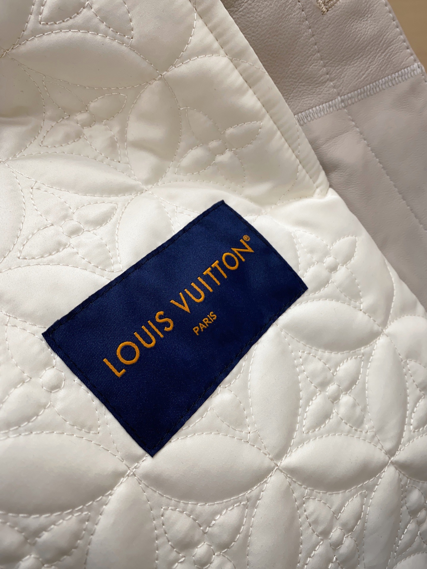 LV Monogram Embossed Leather Jacket 루이비통 모노그램 엠보싱 레더 재킷 14