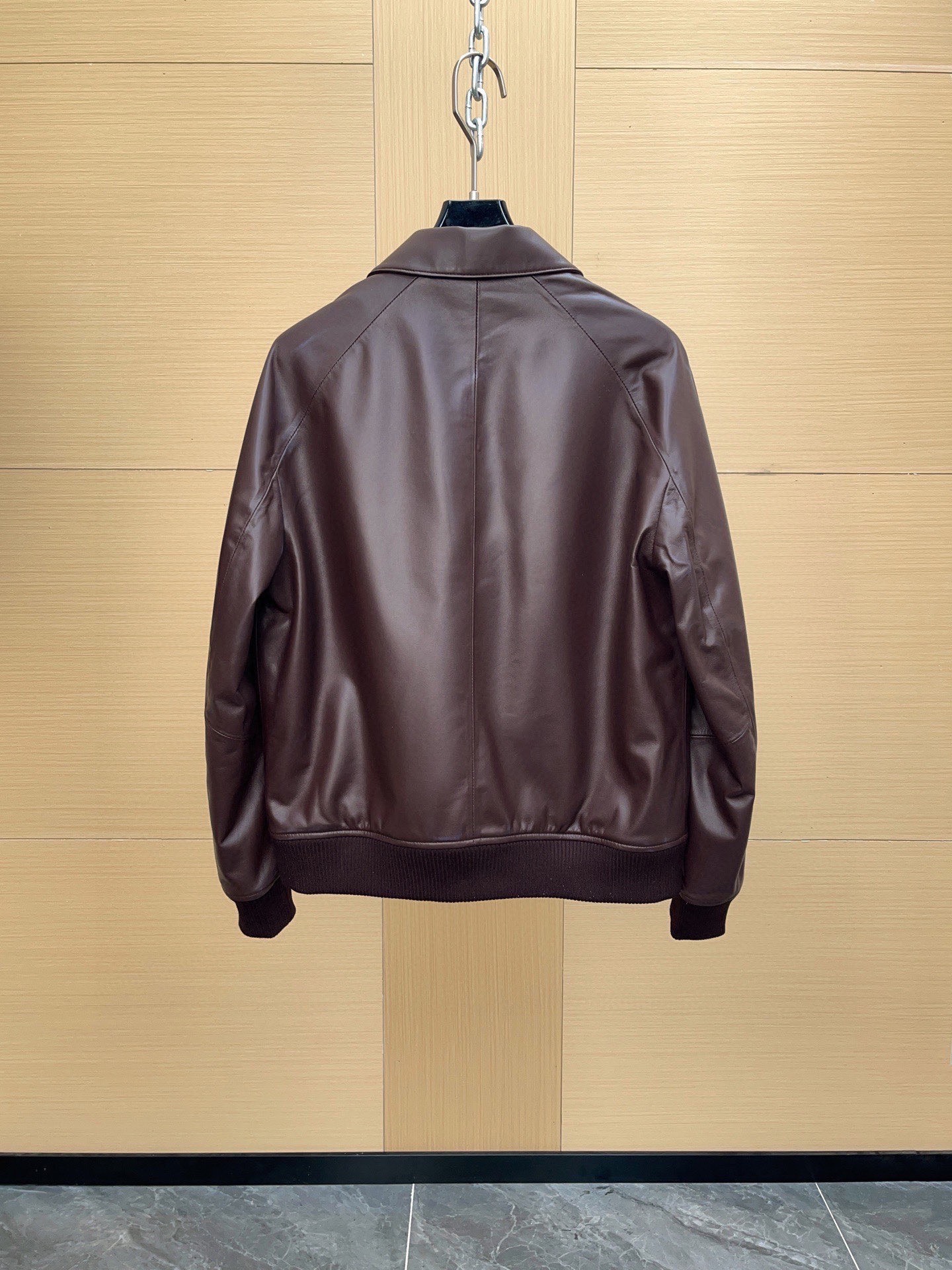 Louis Vuitton Monogram Floral Embossed Leather Bomber Jacket 루이비통 모노그램 플로럴 엠보싱 레더 봄버 재킷 4