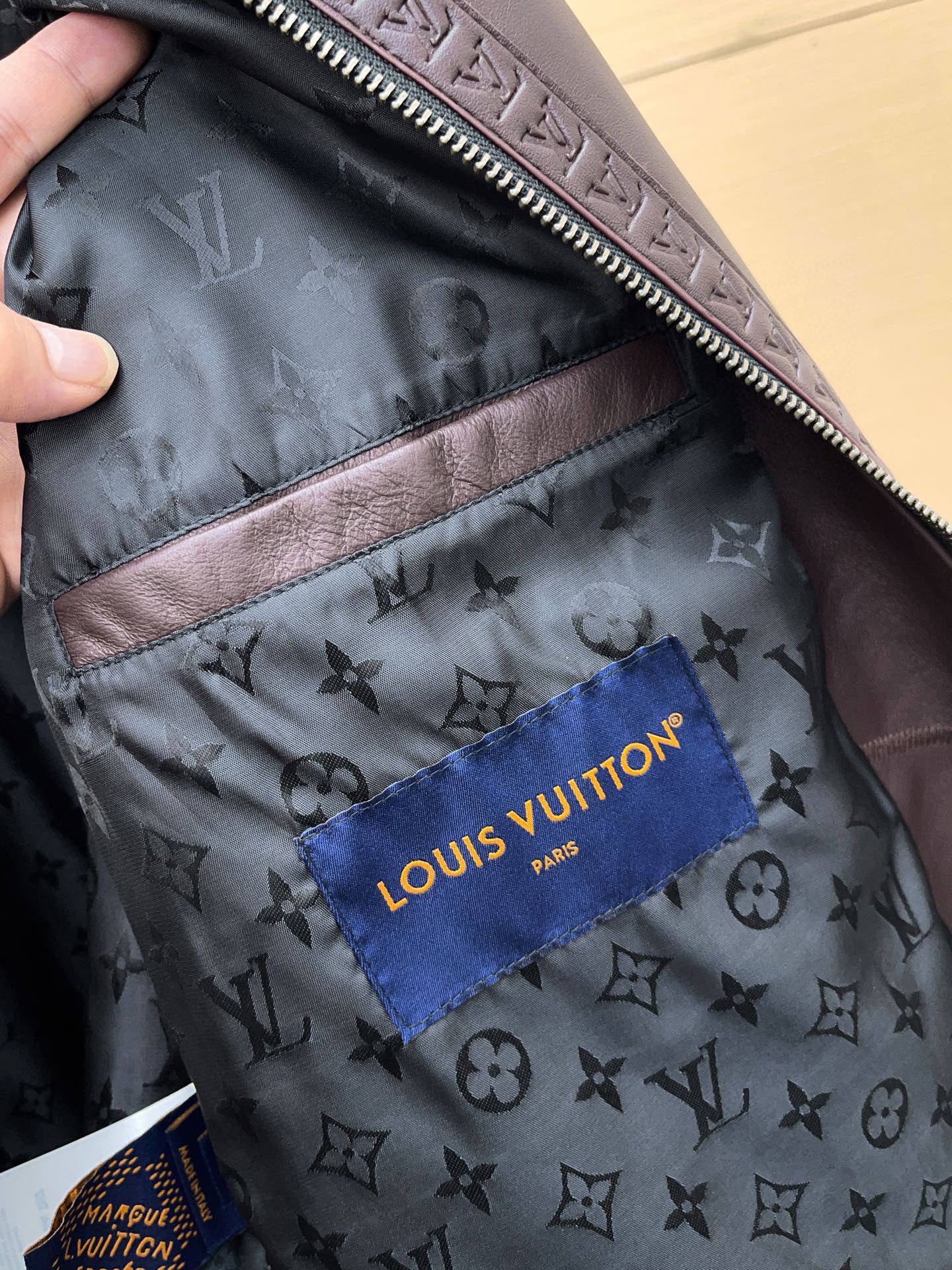 Louis Vuitton Monogram Floral Embossed Leather Bomber Jacket 루이비통 모노그램 플로럴 엠보싱 레더 봄버 재킷 11