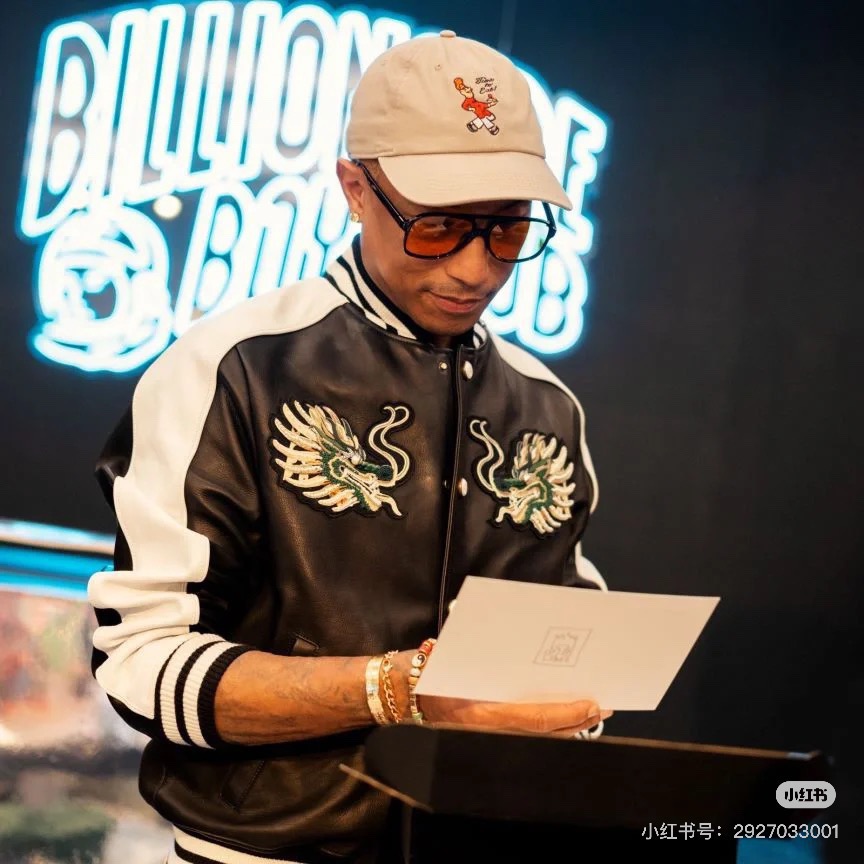 LV Pharrell Williams Leather Baseball Jacket Embroidered Crane Detail 루이비통 파렐 윌리엄스 레더 야구 재킷 크레인 자수 디테일 4