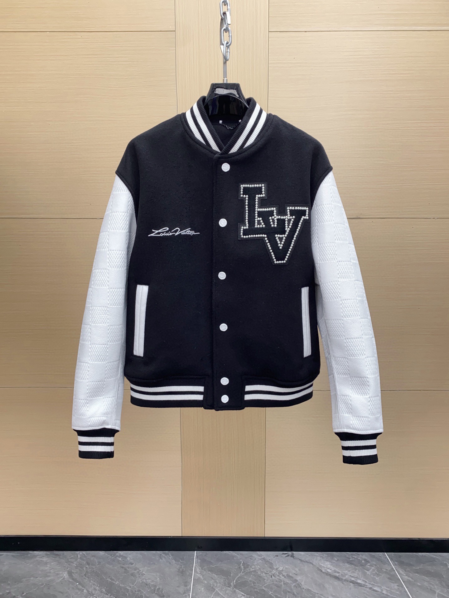 Louis Vuitton 루이비통 펄 자수 베이스볼 재킷 블랙 11