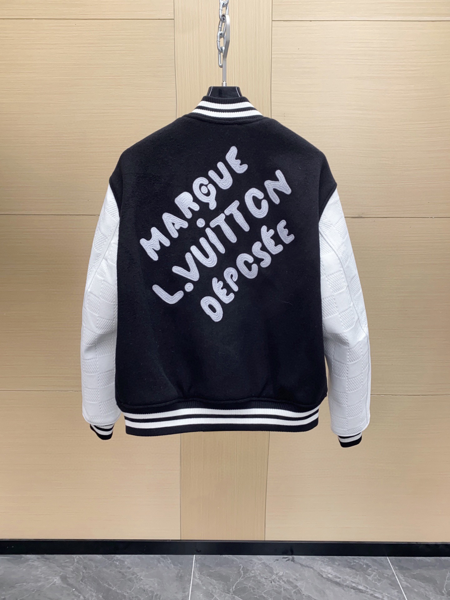 Louis Vuitton 루이비통 펄 자수 베이스볼 재킷 블랙 12