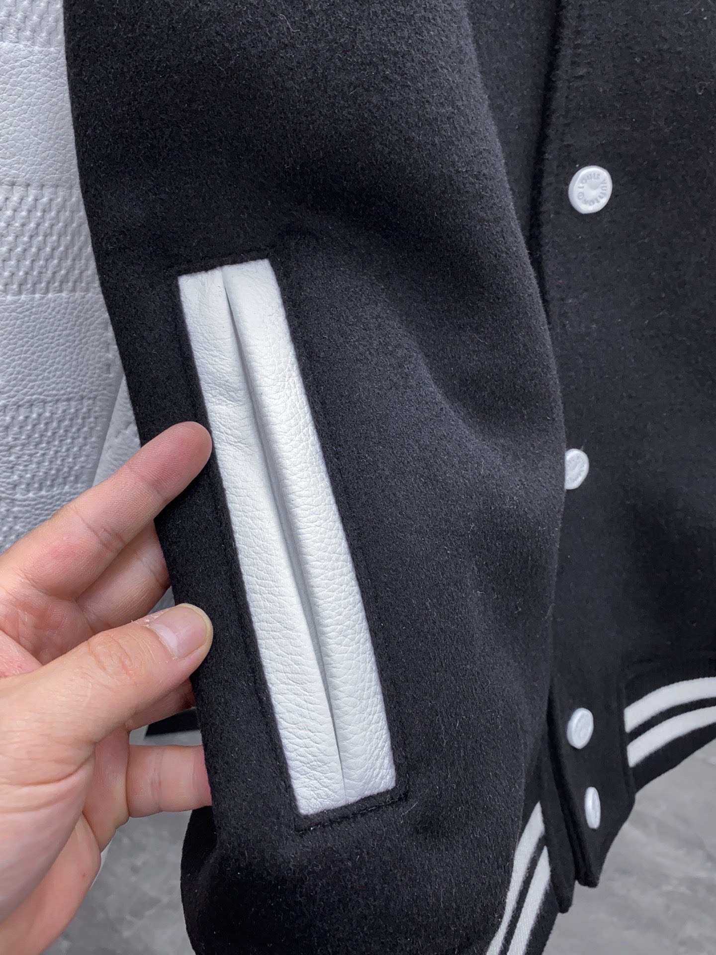 Louis Vuitton 루이비통 펄 자수 베이스볼 재킷 블랙 17