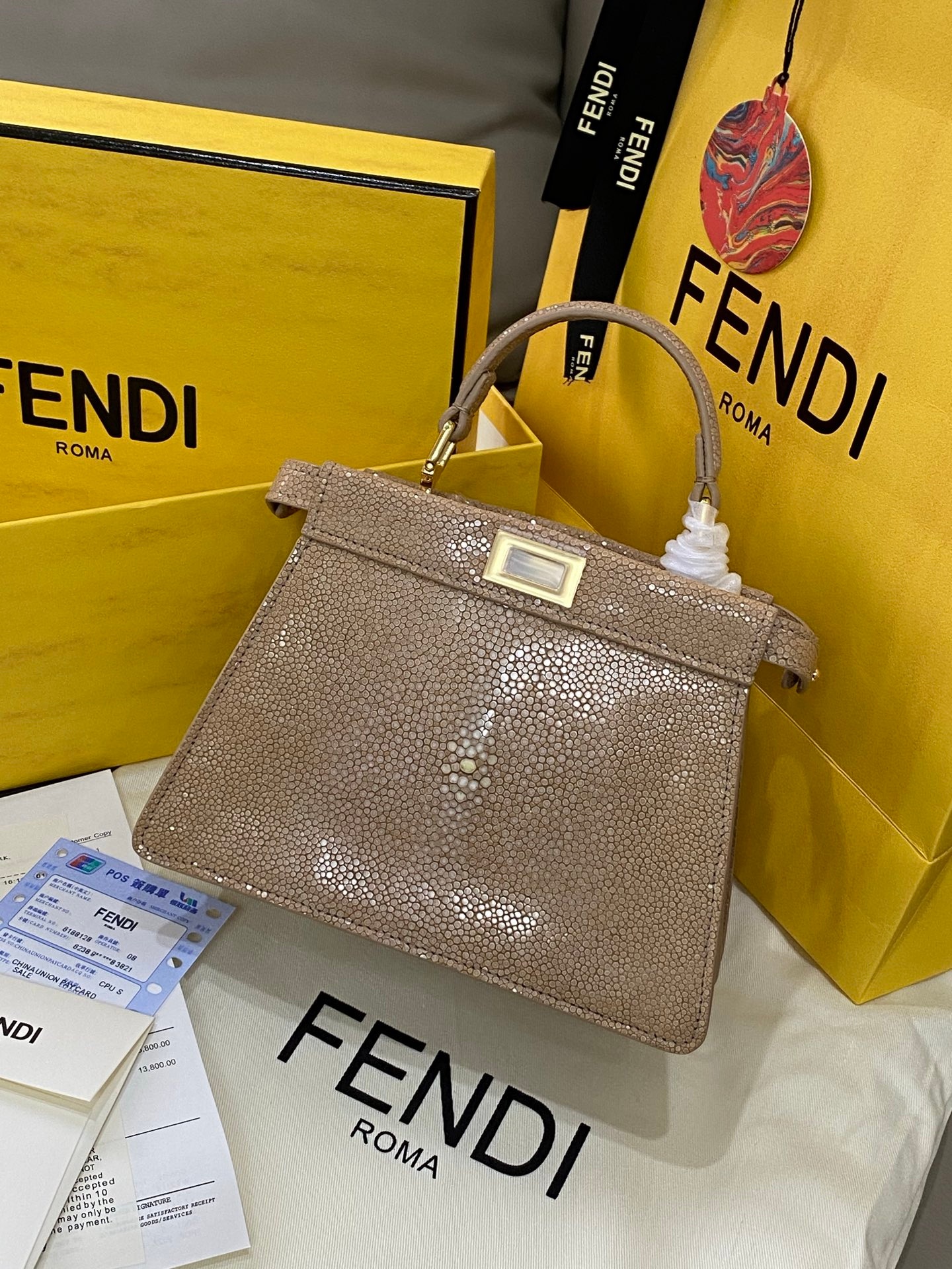 Fendi Peekaboo Iconic Medium Pearl Stingray Leather Satchel Bag 펜디 피카부 아이코닉 미디엄 펄 스팅레이 레더 새첼백 20cm 1