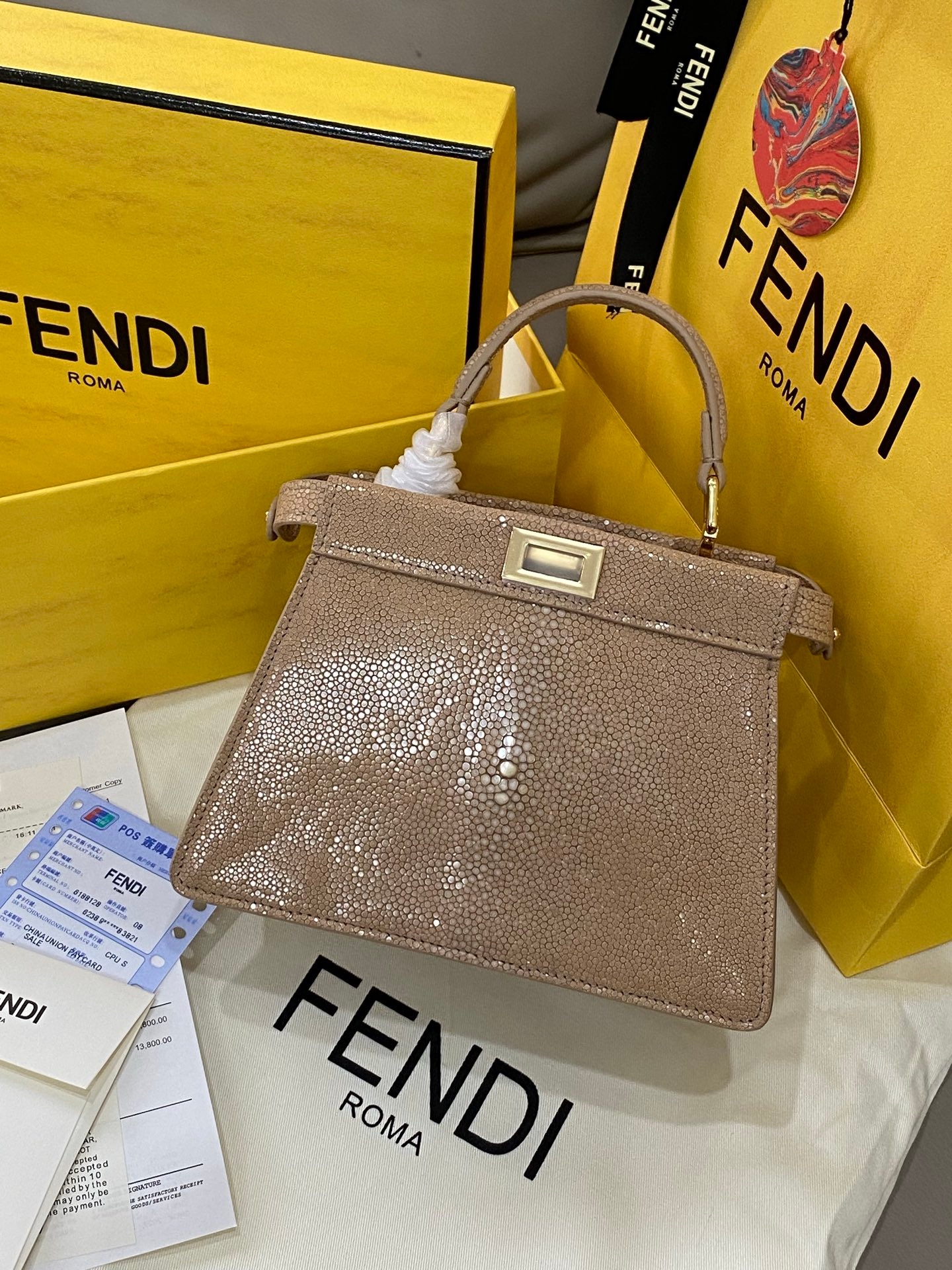 Fendi Peekaboo Iconic Medium Pearl Stingray Leather Satchel Bag 펜디 피카부 아이코닉 미디엄 펄 스팅레이 레더 새첼백 20cm 2