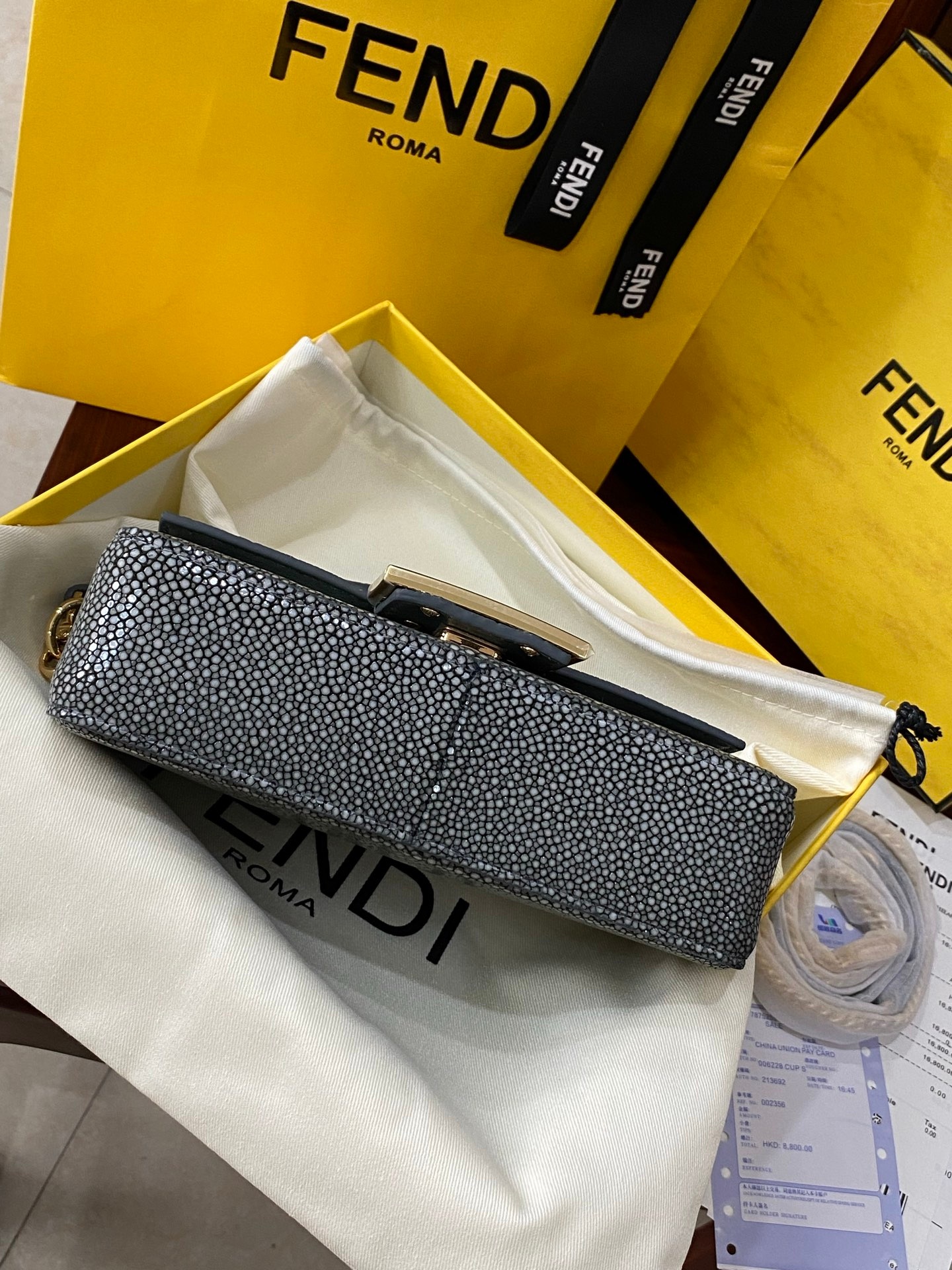 Fendi Baguette Classic Small Pearl Fish Leather Shoulder Bag 펜디 바게트 클래식 스몰 펄 피쉬 레더 숄더백 19cm 10