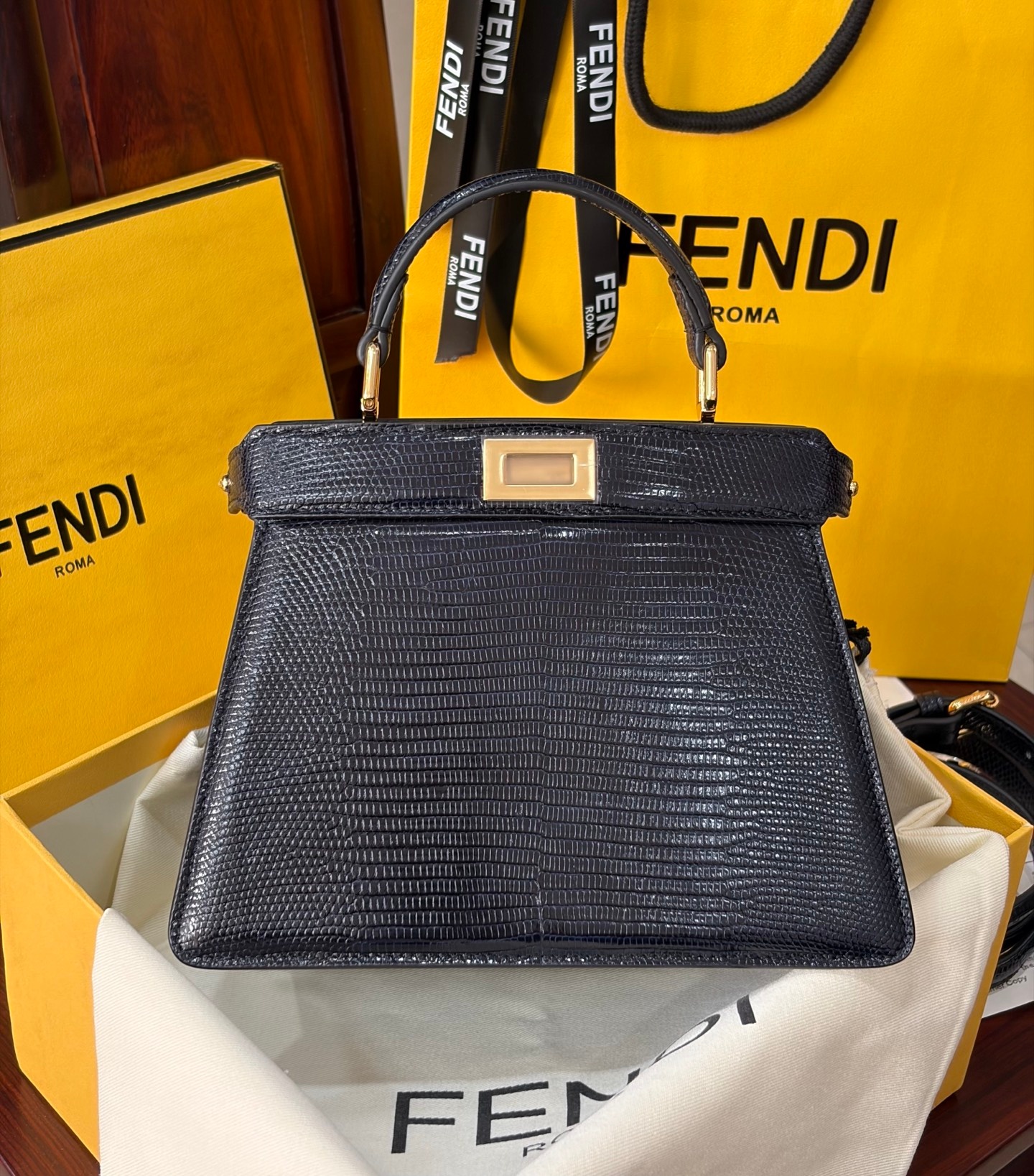Fendi Peekaboo 335 Black Blue Lizard Leather Shoulder Bag 펜디 피카부 335 블랙 블루 리자드 레더 숄더백 20cm 1