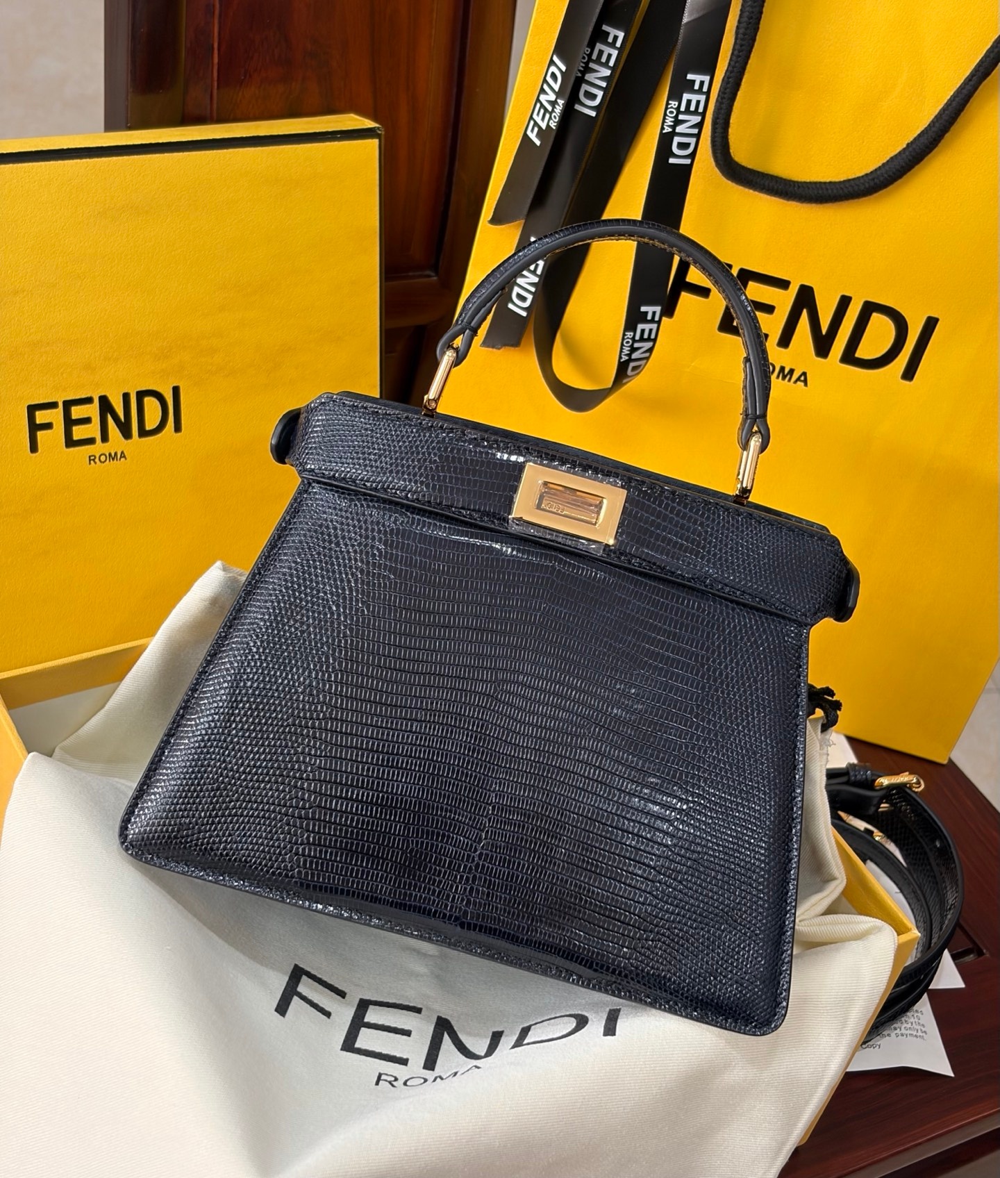 Fendi Peekaboo 335 Black Blue Lizard Leather Shoulder Bag 펜디 피카부 335 블랙 블루 리자드 레더 숄더백 20cm 2