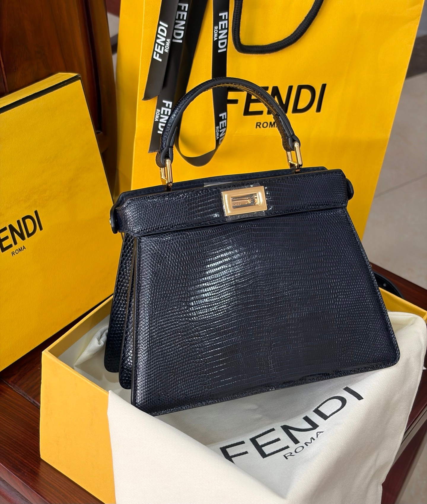 Fendi Peekaboo 335 Black Blue Lizard Leather Shoulder Bag 펜디 피카부 335 블랙 블루 리자드 레더 숄더백 20cm 4