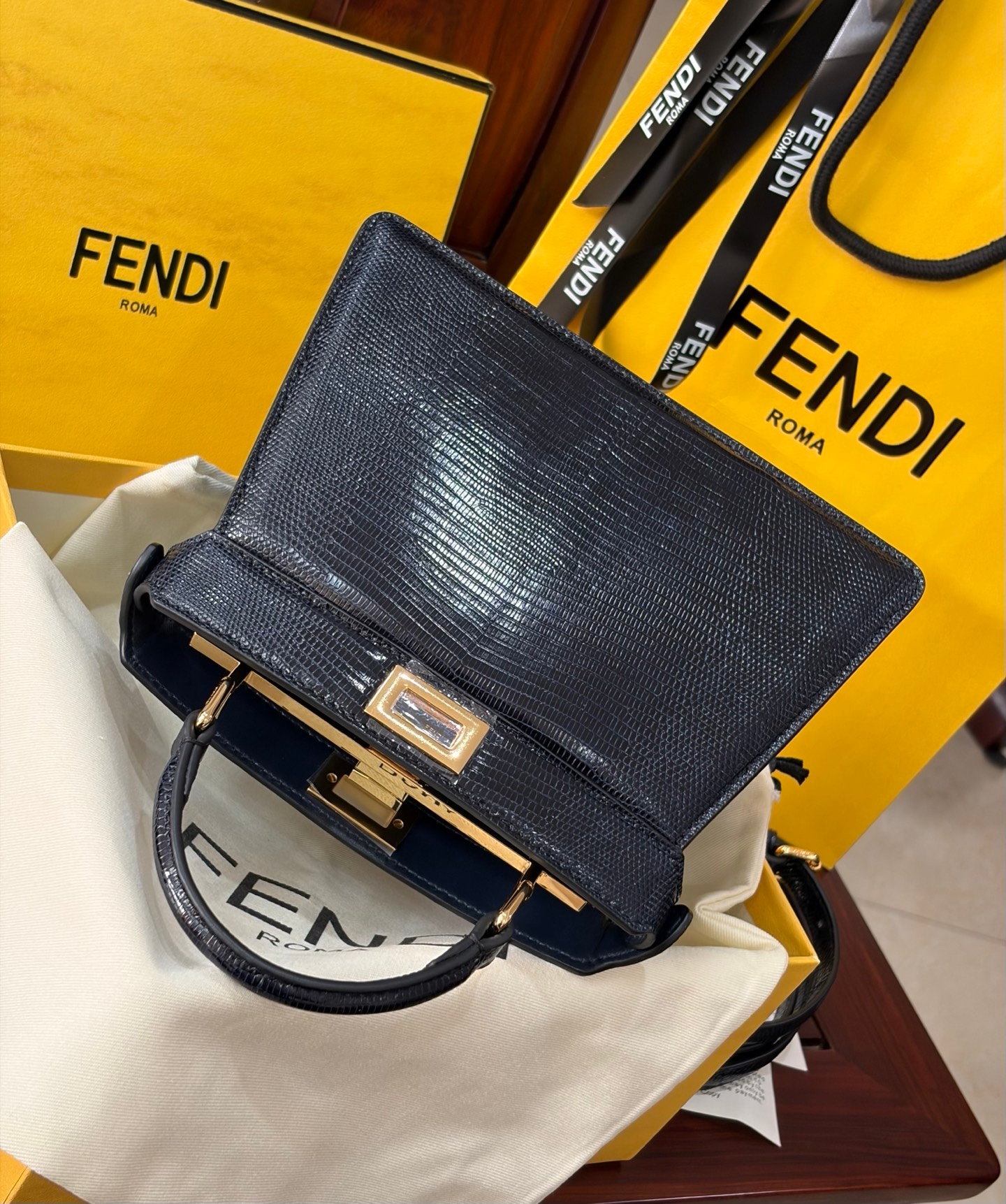Fendi Peekaboo 335 Black Blue Lizard Leather Shoulder Bag 펜디 피카부 335 블랙 블루 리자드 레더 숄더백 20cm 6