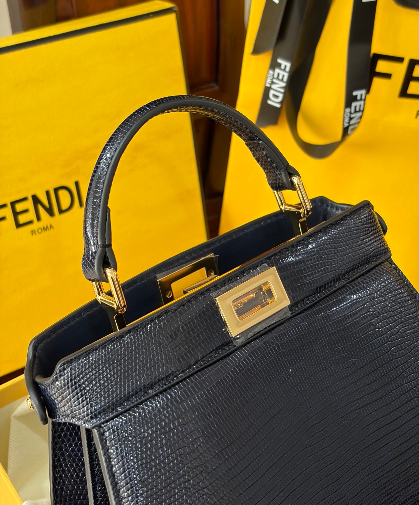 Fendi Peekaboo 335 Black Blue Lizard Leather Shoulder Bag 펜디 피카부 335 블랙 블루 리자드 레더 숄더백 20cm 7