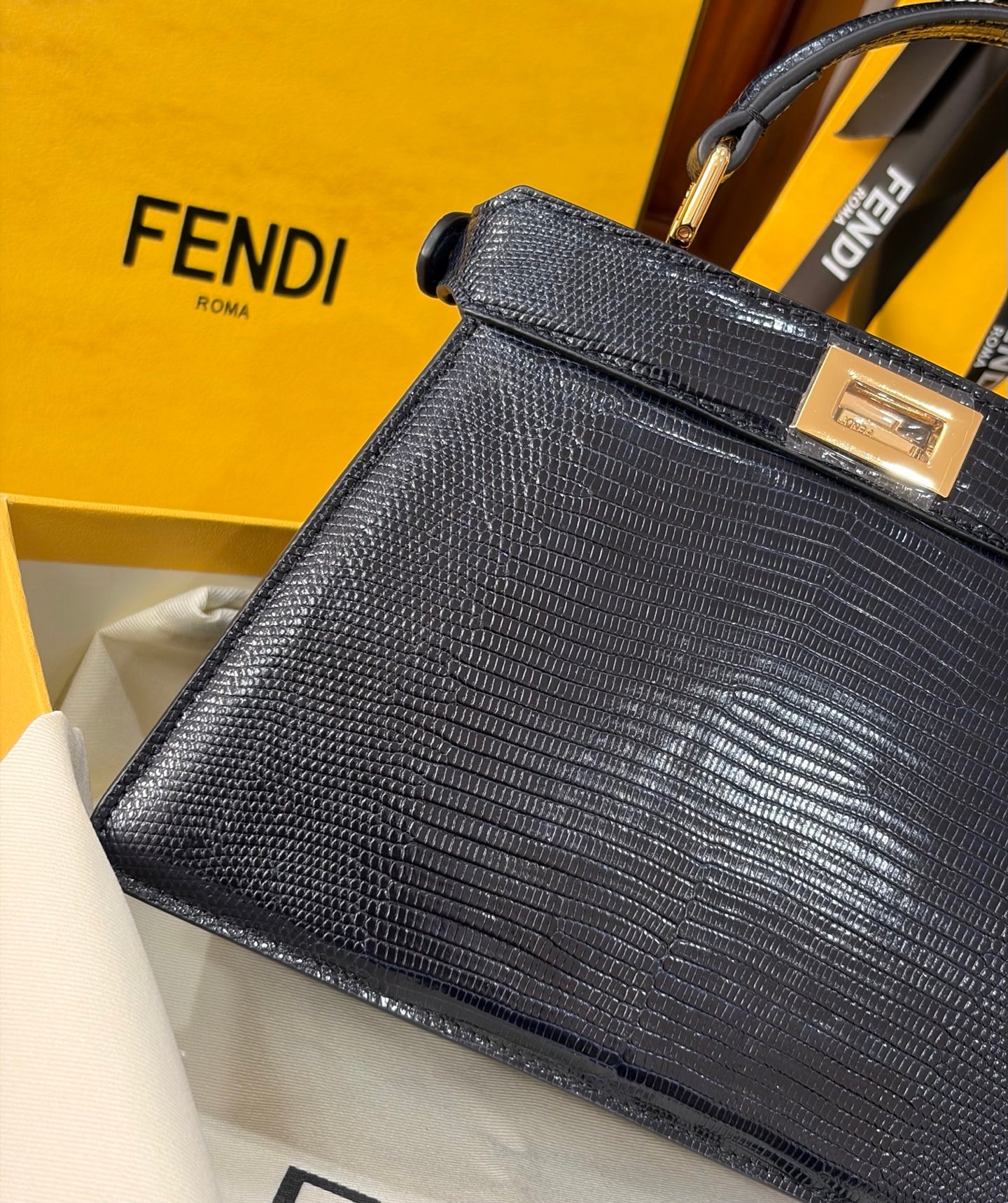 Fendi Peekaboo 335 Black Blue Lizard Leather Shoulder Bag 펜디 피카부 335 블랙 블루 리자드 레더 숄더백 20cm 8