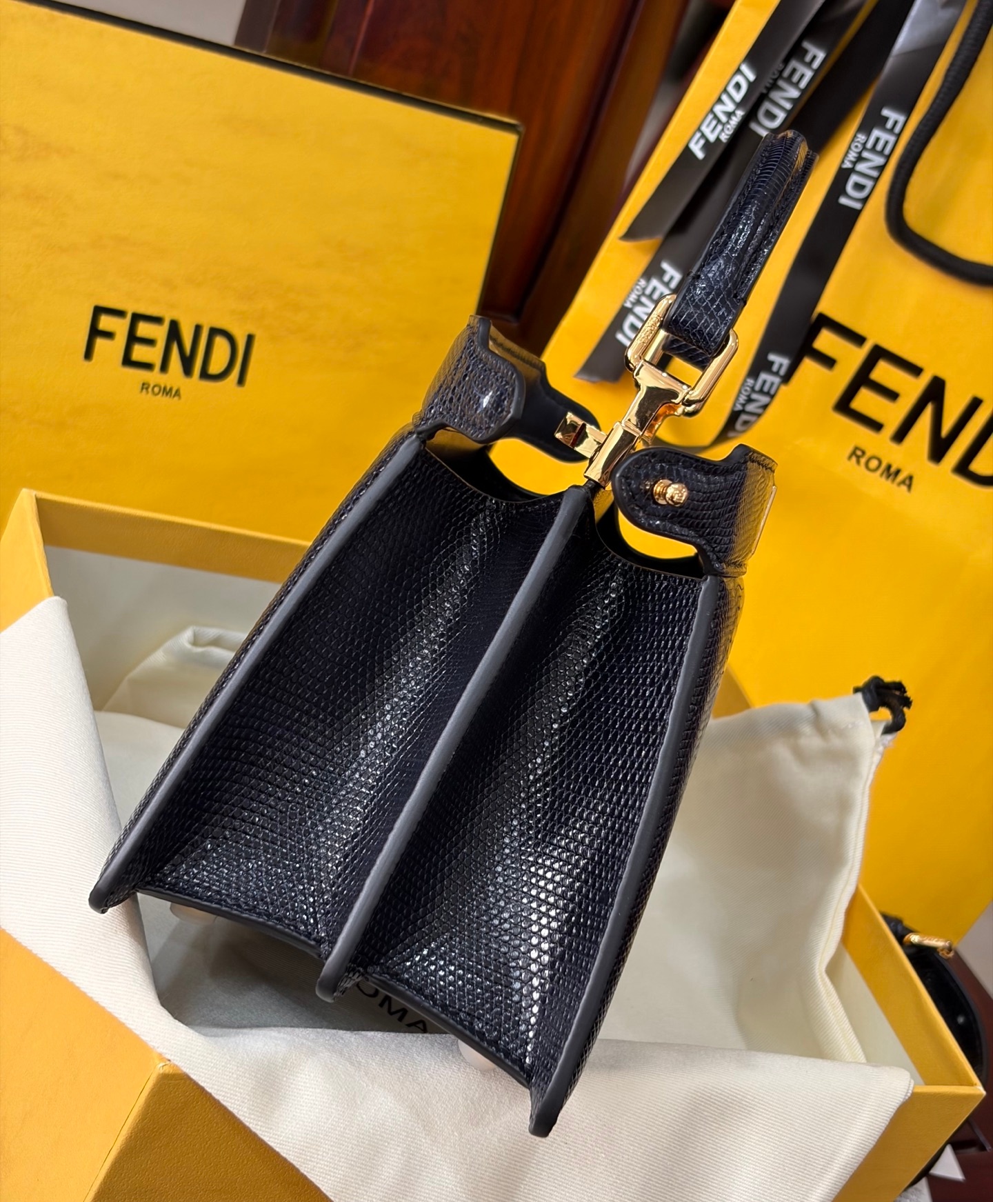 Fendi Peekaboo 335 Black Blue Lizard Leather Shoulder Bag 펜디 피카부 335 블랙 블루 리자드 레더 숄더백 20cm 10