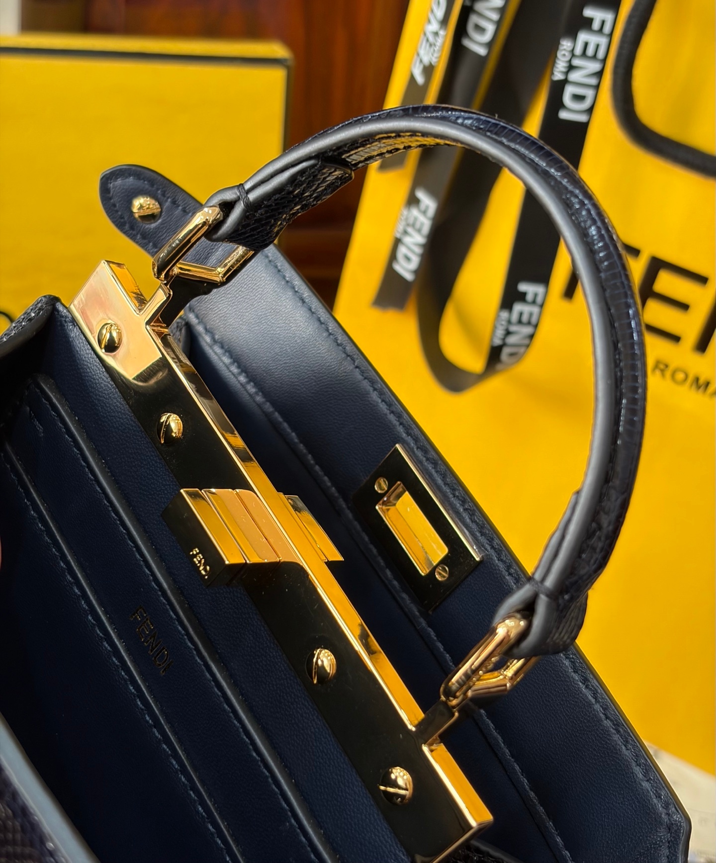 Fendi Peekaboo 335 Black Blue Lizard Leather Shoulder Bag 펜디 피카부 335 블랙 블루 리자드 레더 숄더백 20cm 11