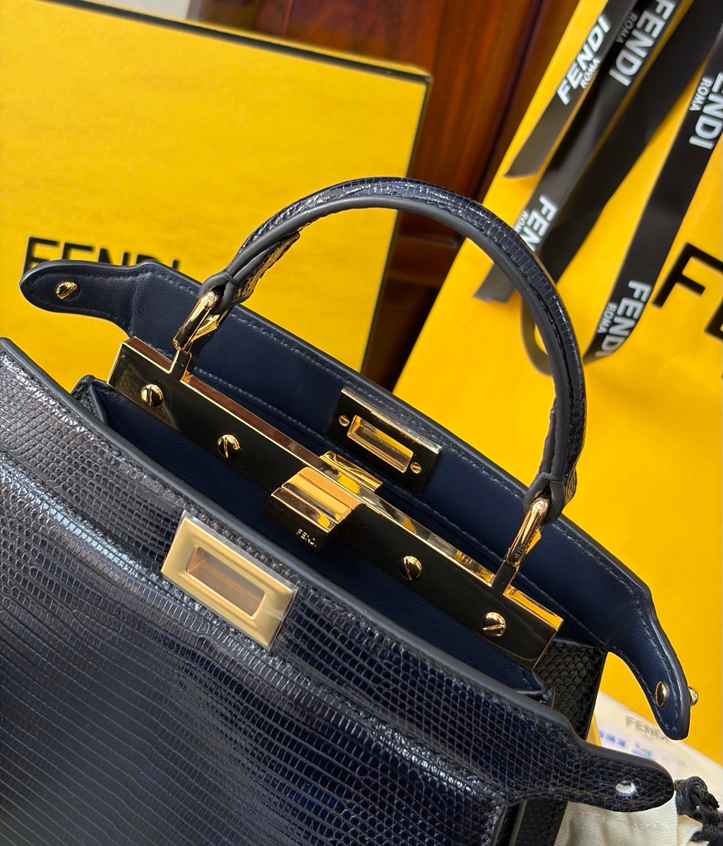 Fendi Peekaboo 335 Black Blue Lizard Leather Shoulder Bag 펜디 피카부 335 블랙 블루 리자드 레더 숄더백 20cm 12